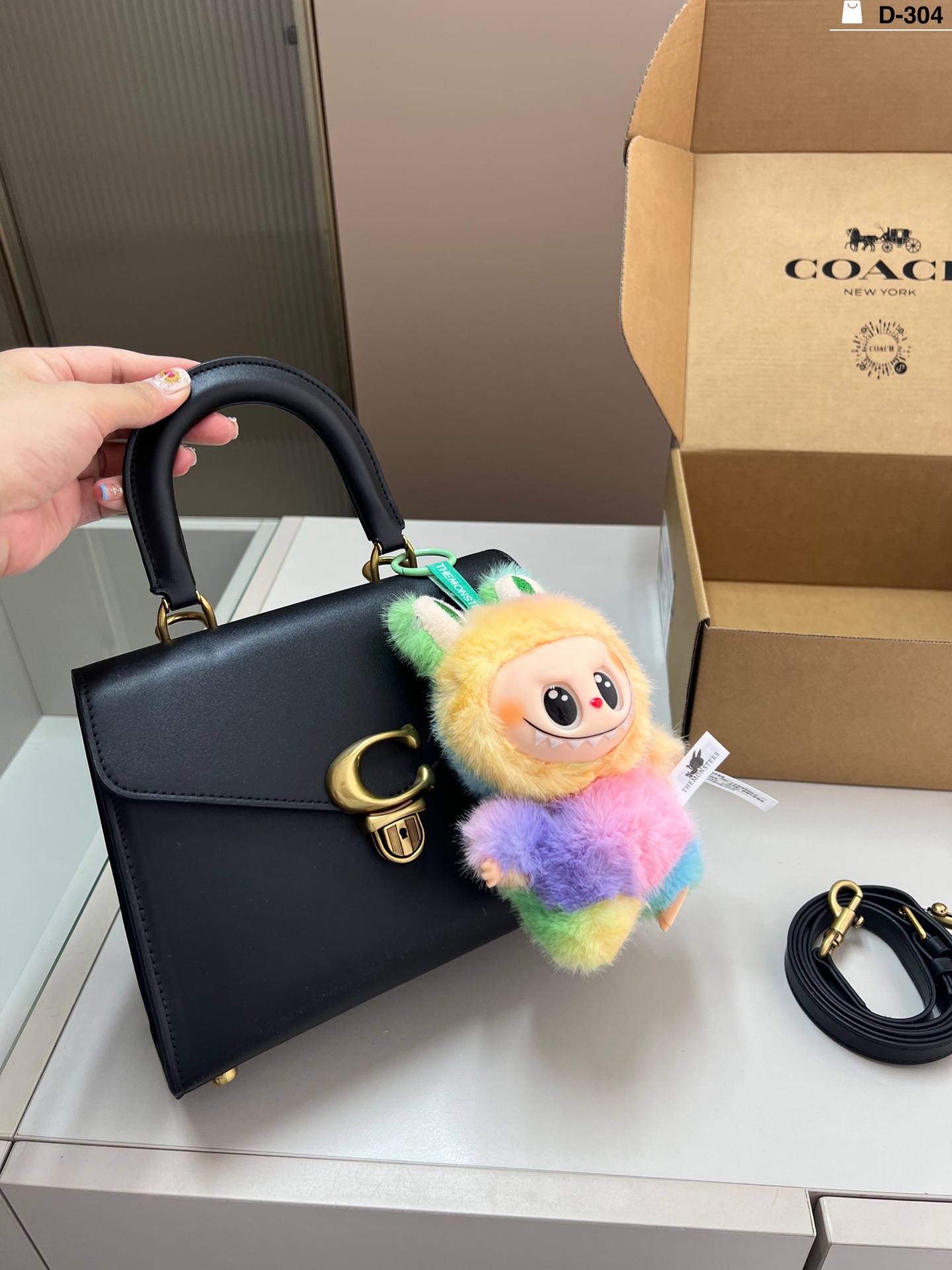 P (con colgante Labubu) Bolso de mano Coach vintage serie Sammy, hebilla C metálica vintage, se puede llevar en mano o …