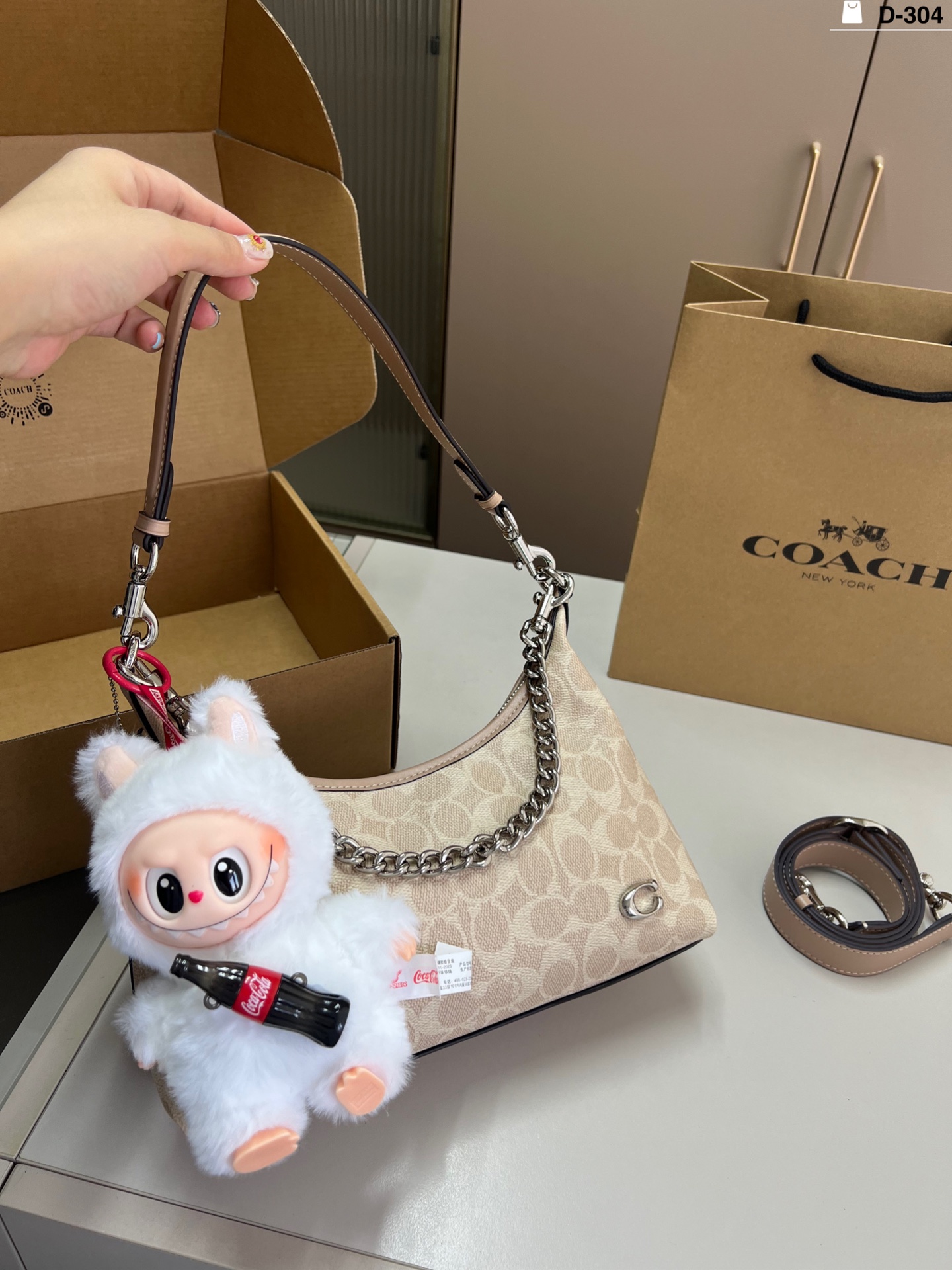 P (con colgante Labubu) Coach nuevo modelo de mayo Julieta por fin salió! Elegante y versátil, sin fatiga estética, se …