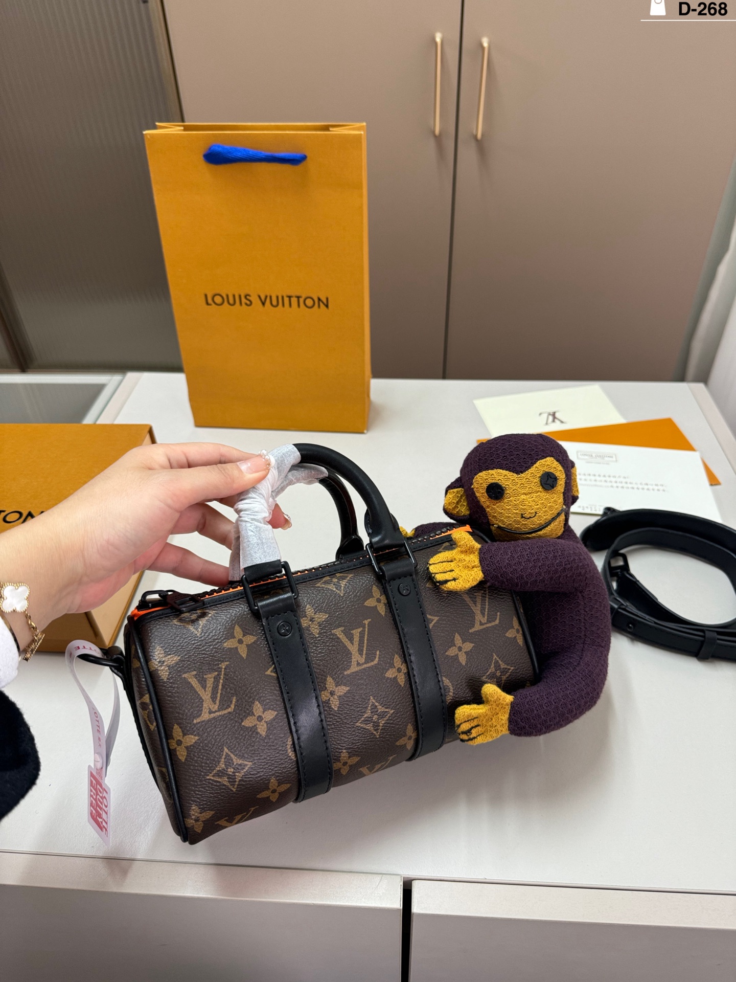 D-268尺寸20×13折叠盒 LV路易威登小猴子枕头 今日推荐金 炒鸡可爱! 走秀款真的太爱啦!