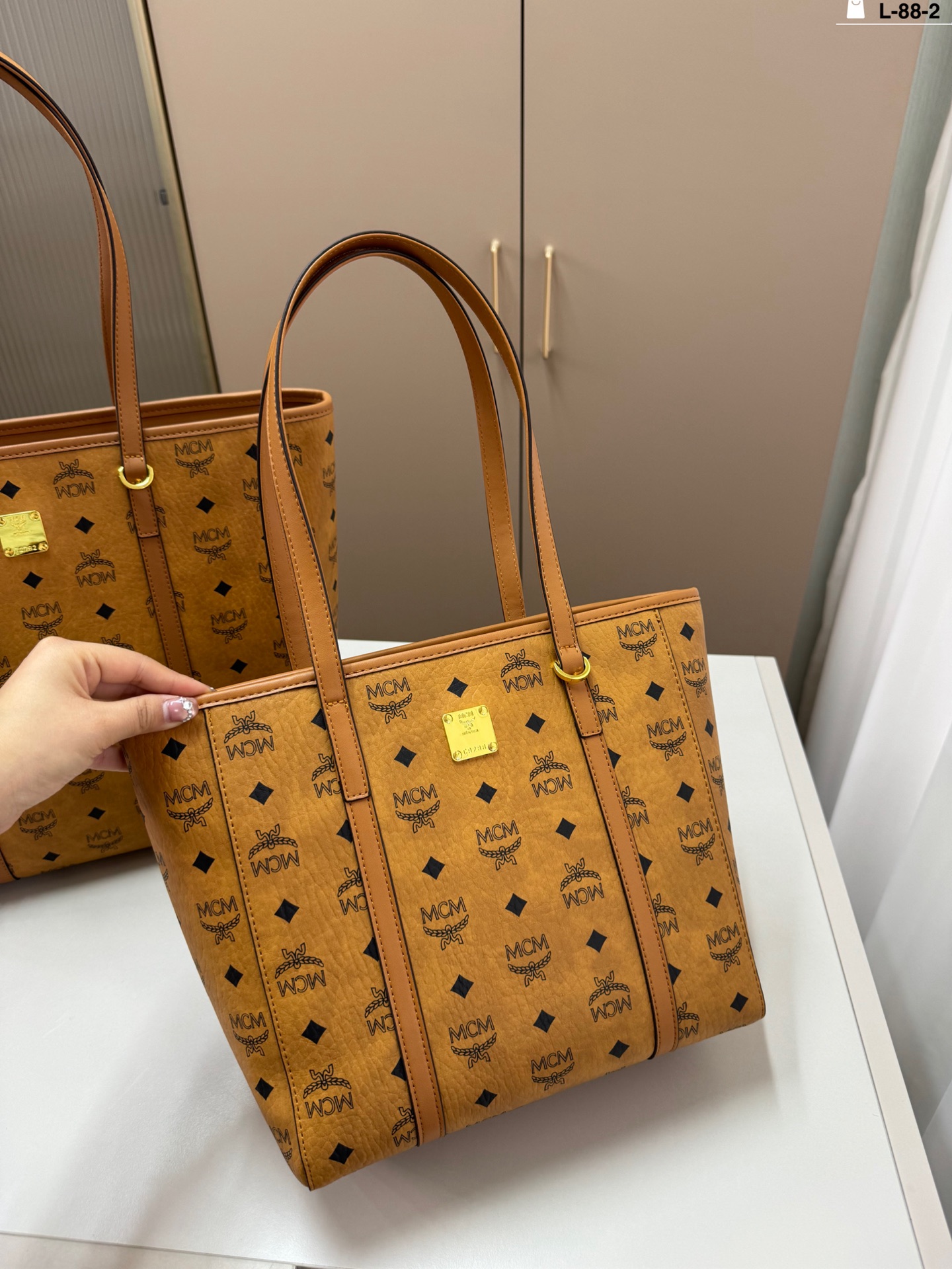 Pequeño Pp180 L-88-2 talla 33×31/26×25 MCM última bolsa de compras, sinceramente creo que es hermosa. ¡Todas son increí…