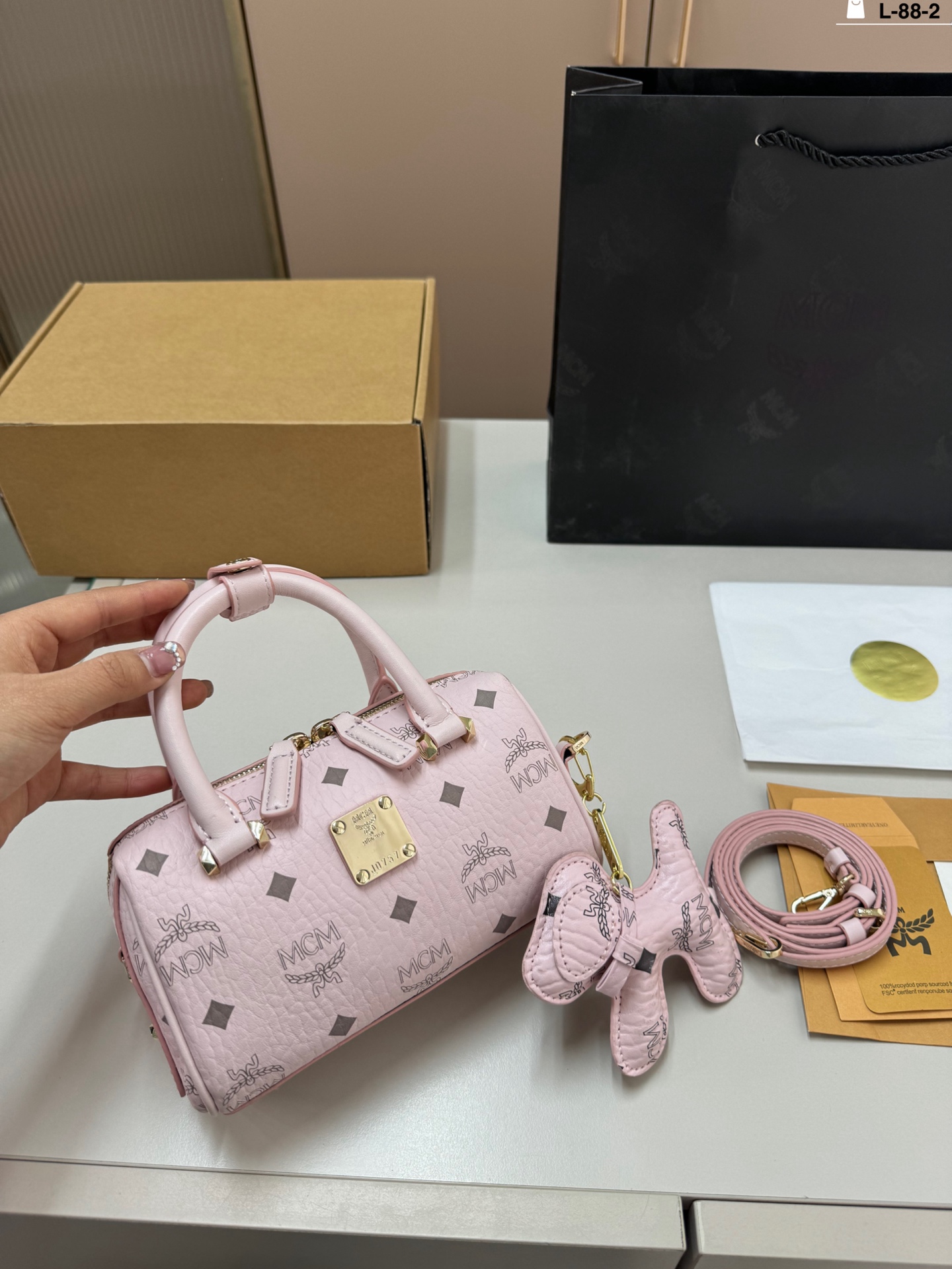 MCM bolso almohada Pp155