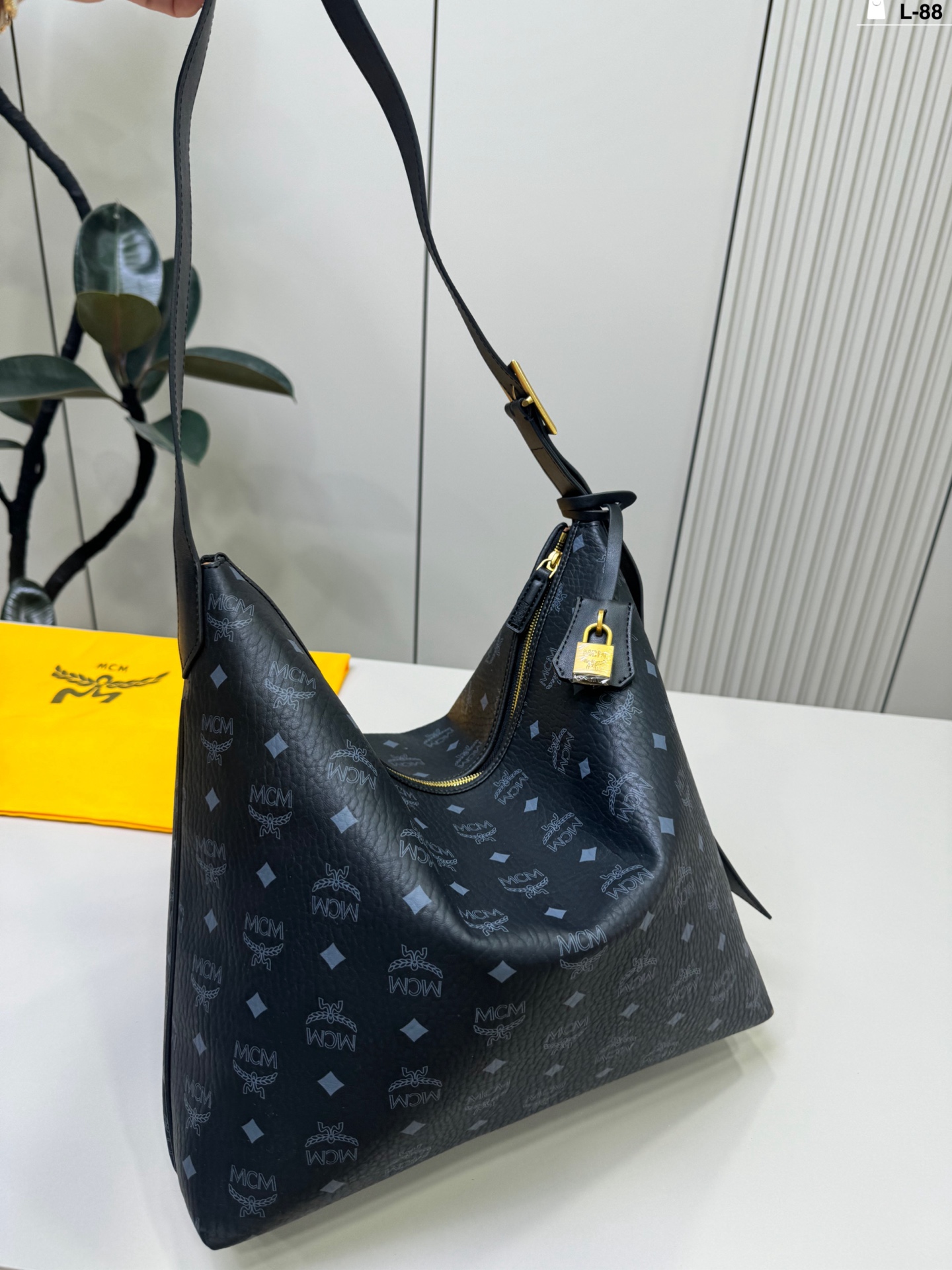 MCM bolso cuerno Pp195