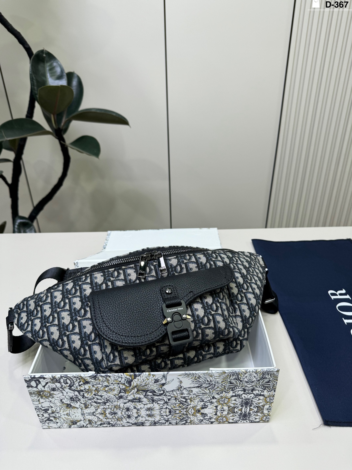 P233 | D-367 Size 36×15 Folding Box | Dior Chest Bag/waist Bag | Highlight Men’s High-end And Cool Street Fashion Style | Men Can Also Be So Refined And Handsome | Handsome Girls Can Buy It, It’s So Special