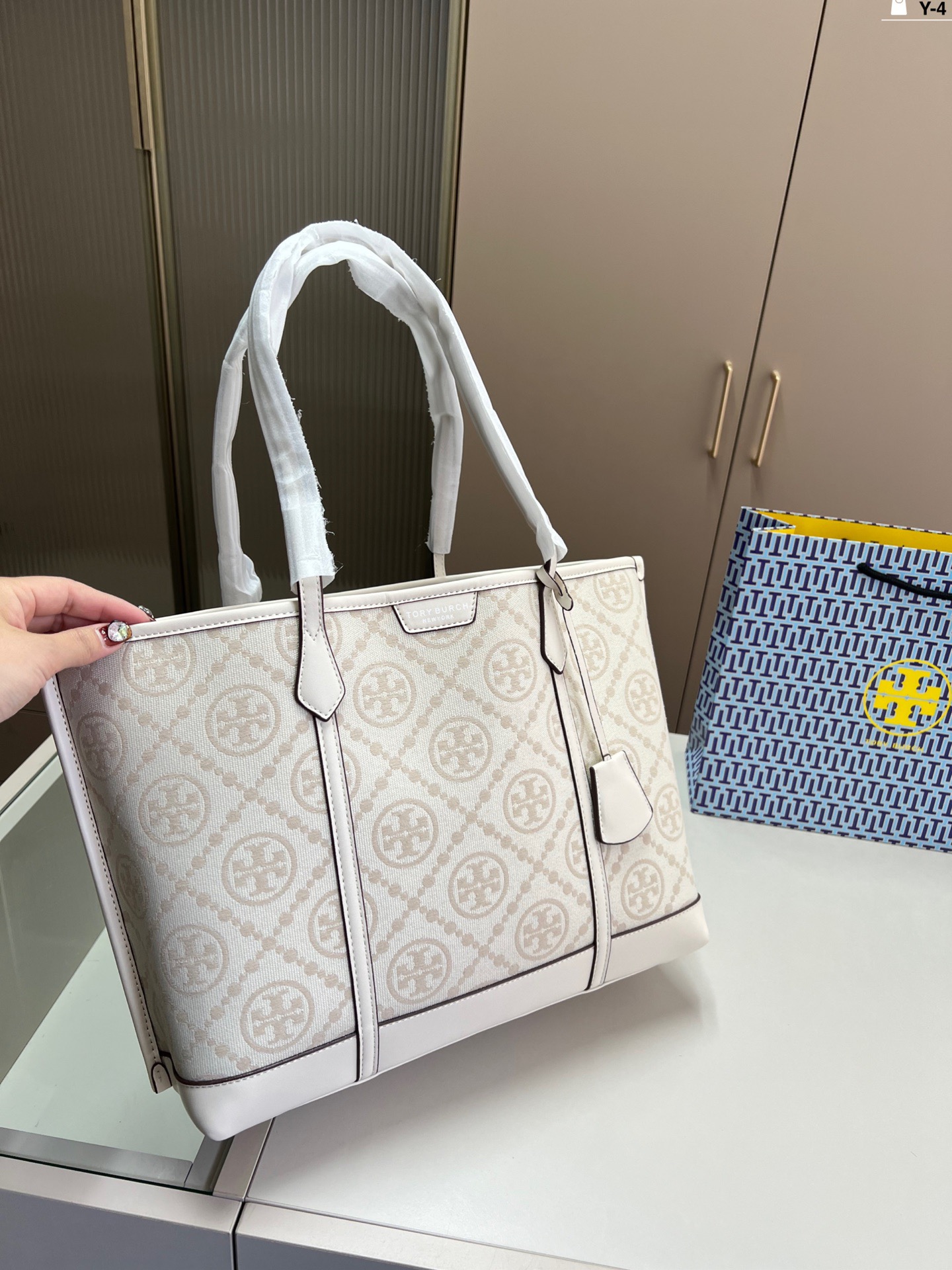 _do69s_CMafQbBz6fgNSYY23O4FCvA5BIzYetUvw