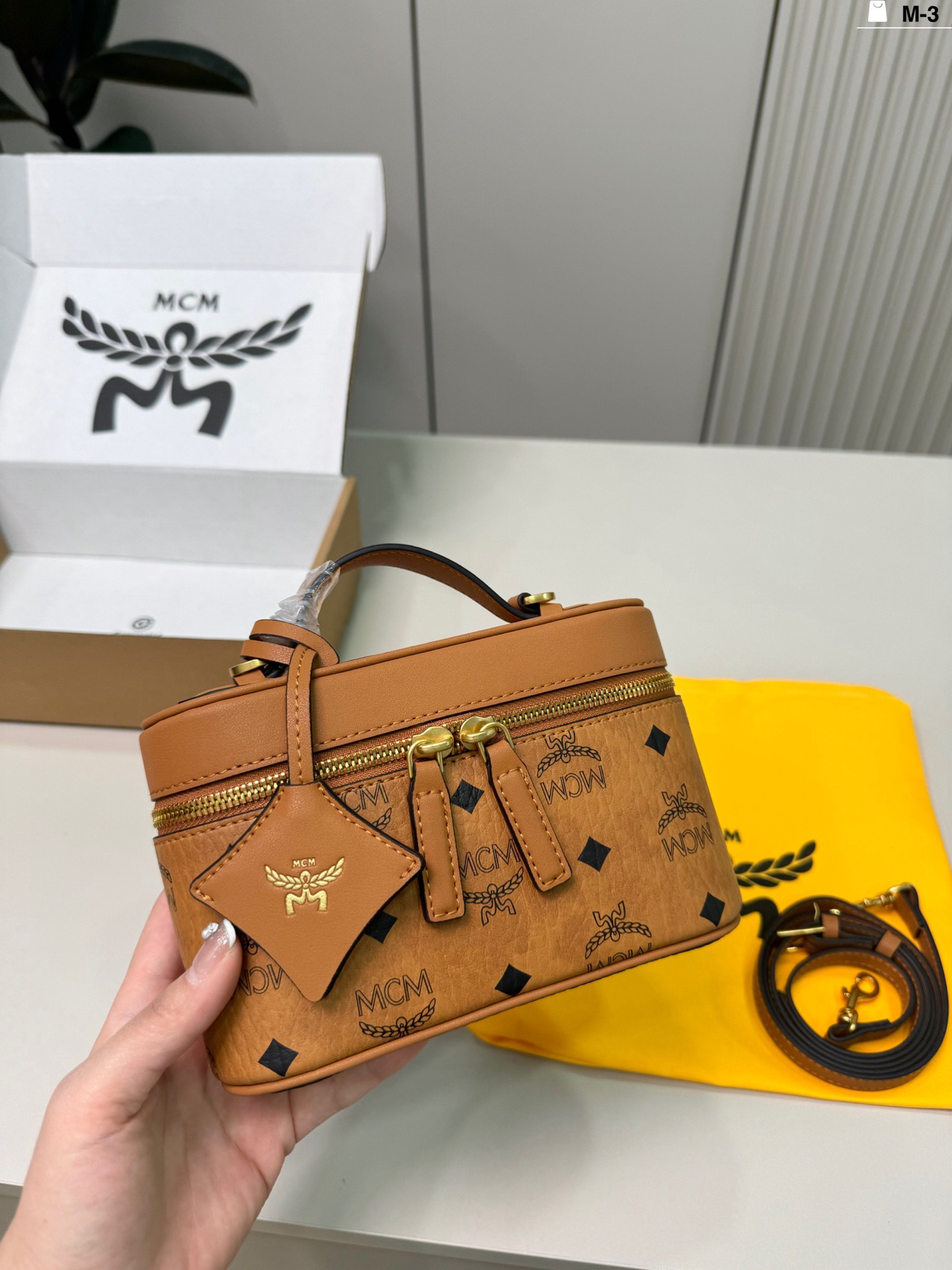 MCM cosmetic case/cosmetic bag Pp145