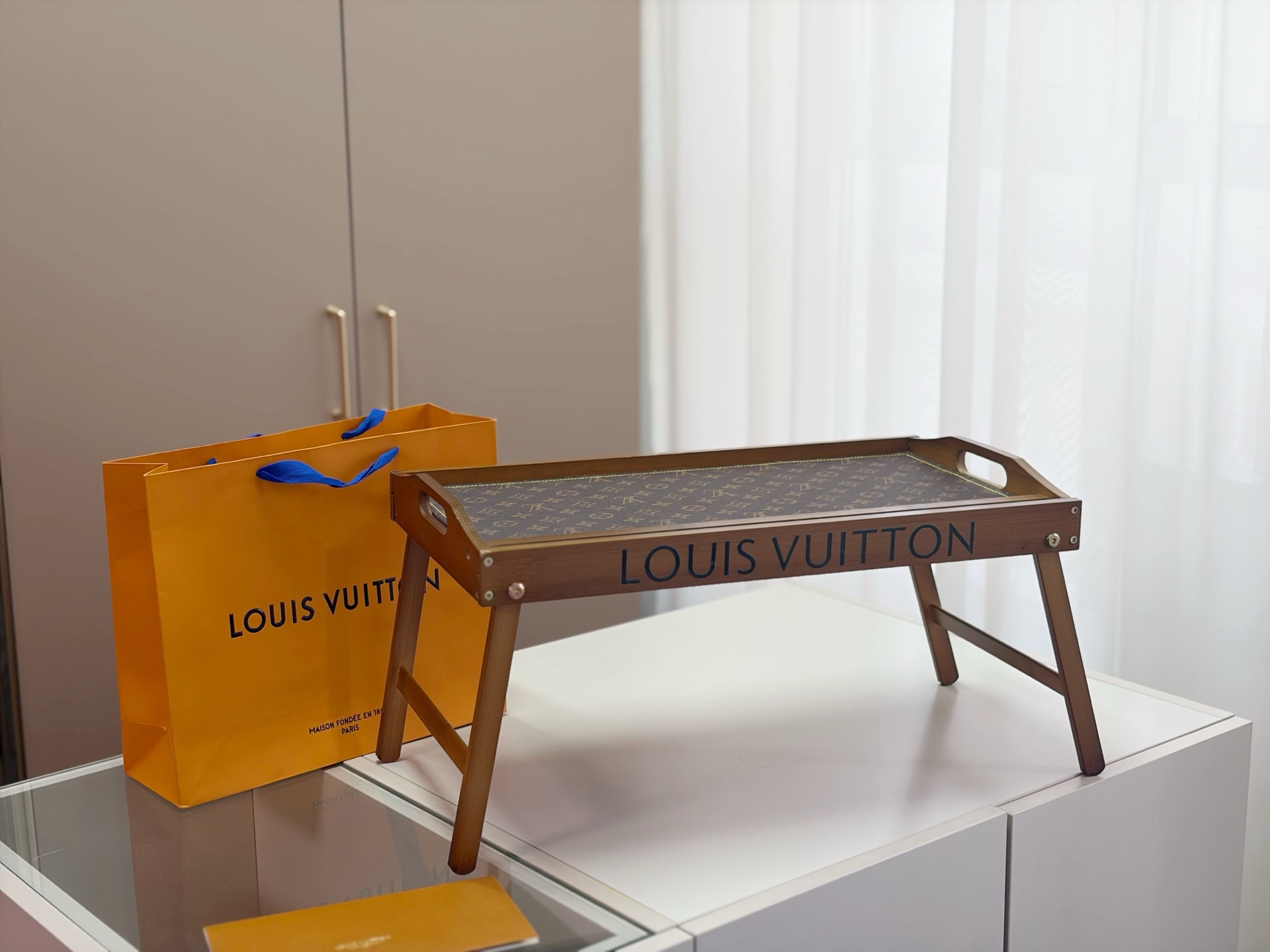 P165 | Size 50x27x24 | Lv Wooden Tray, Dark Wood Grain + Monogram Canvas, Full Of Luxury Foldable Design, Super Convenient For Storage, Suitable For Daily Decorations Or Practical Trays Medium Size, Suitable For Tea Sets And Decorations, Directly Filling The Home Atmosphere