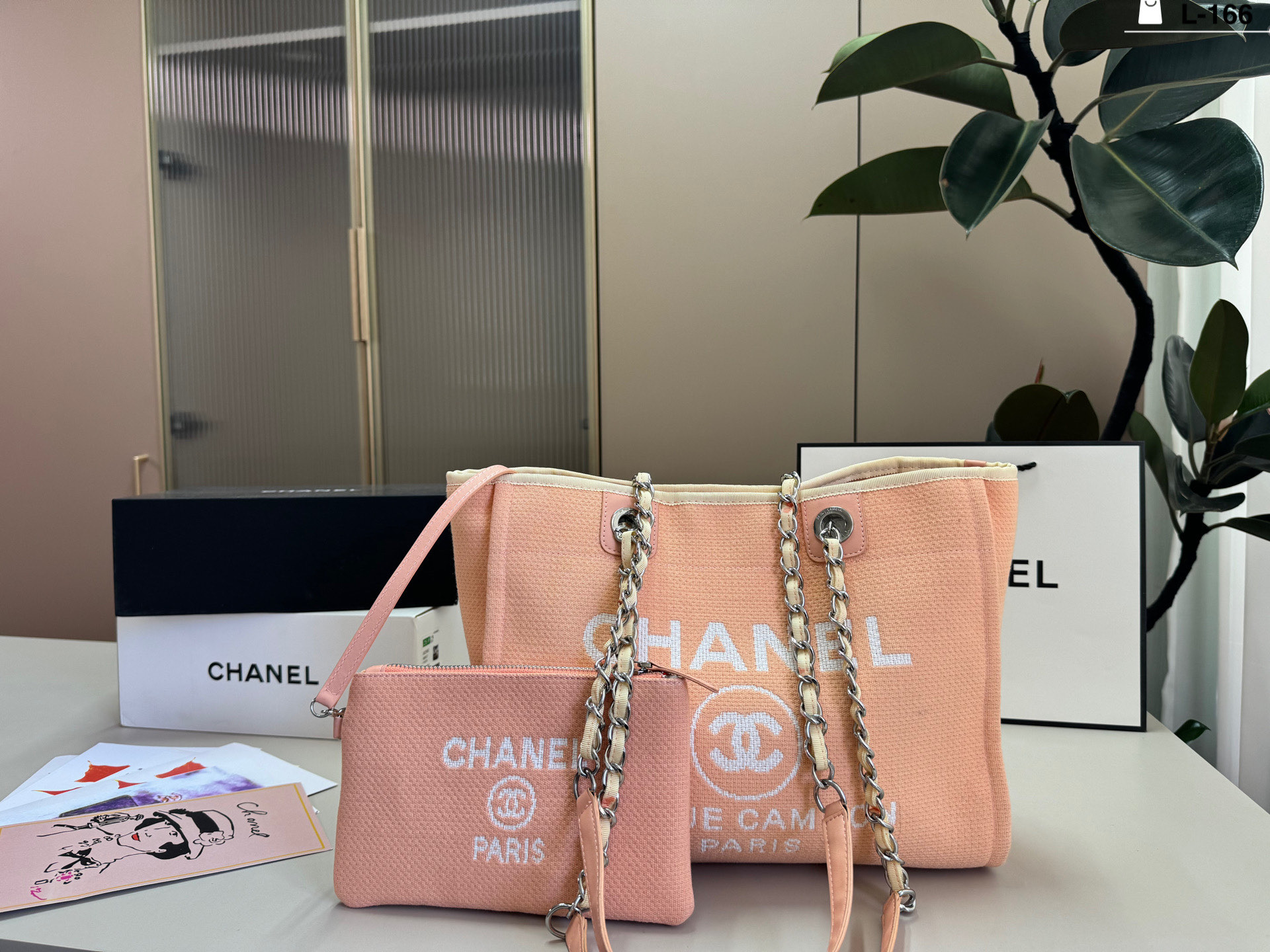 P285 | L-166 Size 32×26 | Chanel Chanel Beach Bag | Large Capacity, This One Is Enough For Daily Short-term Travel | Full Of Lazy Style, Looks Very Good On The Body And In The | The Color Is Retro And High-end, A Must-have Item For Everyone
