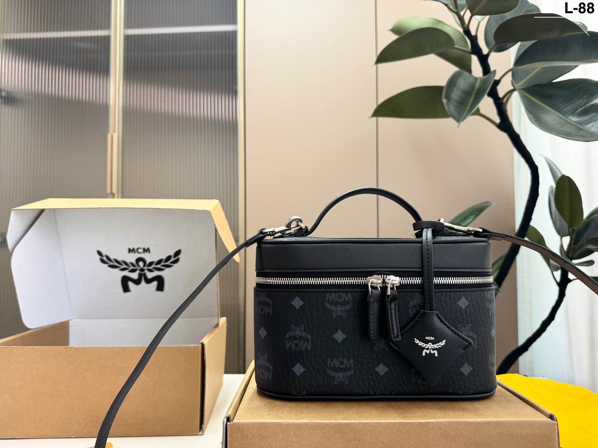 MCM bag Mcm cosmetic bag — photo 3