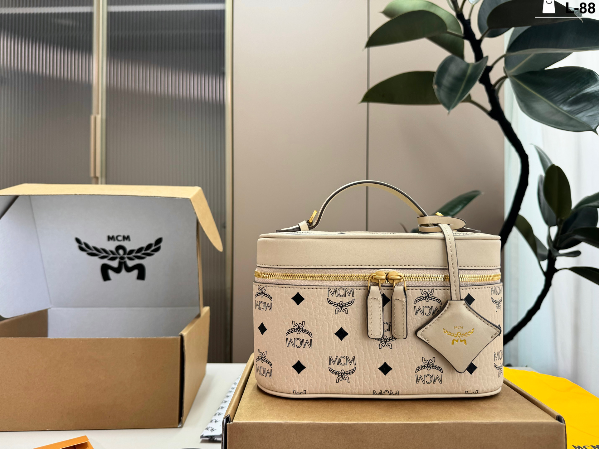 MCM bag Mcm cosmetic bag — photo 2