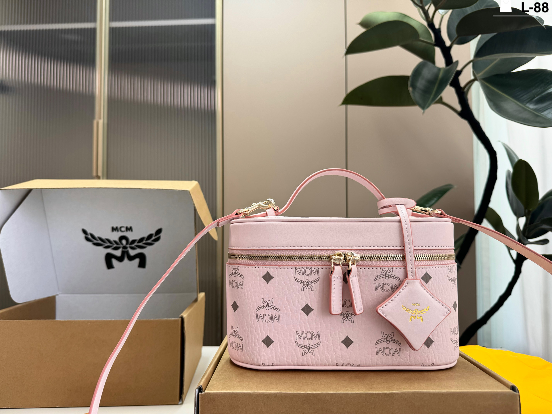 MCM bag Mcm cosmetic bag — photo 4