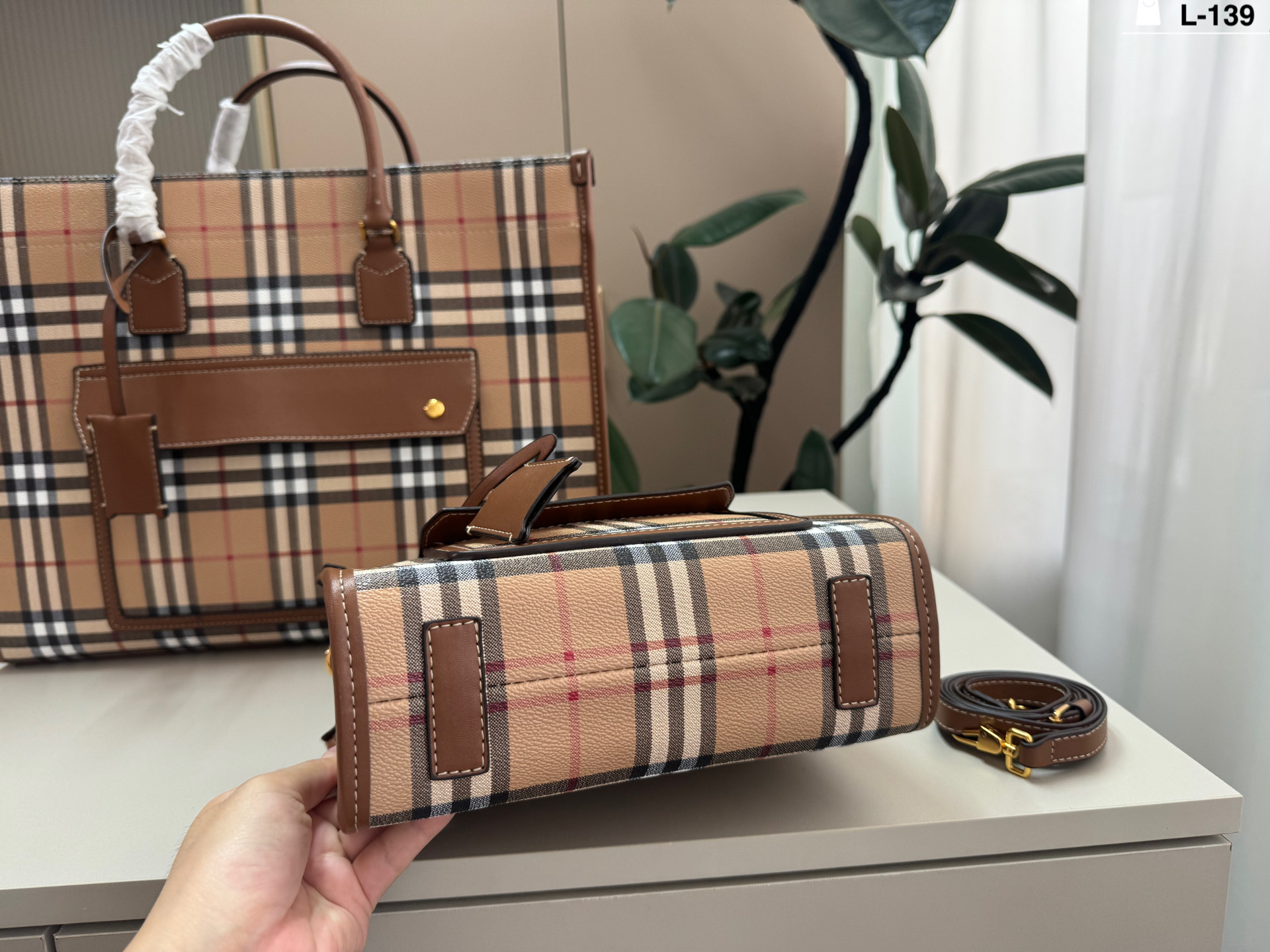 Burberry small everyday