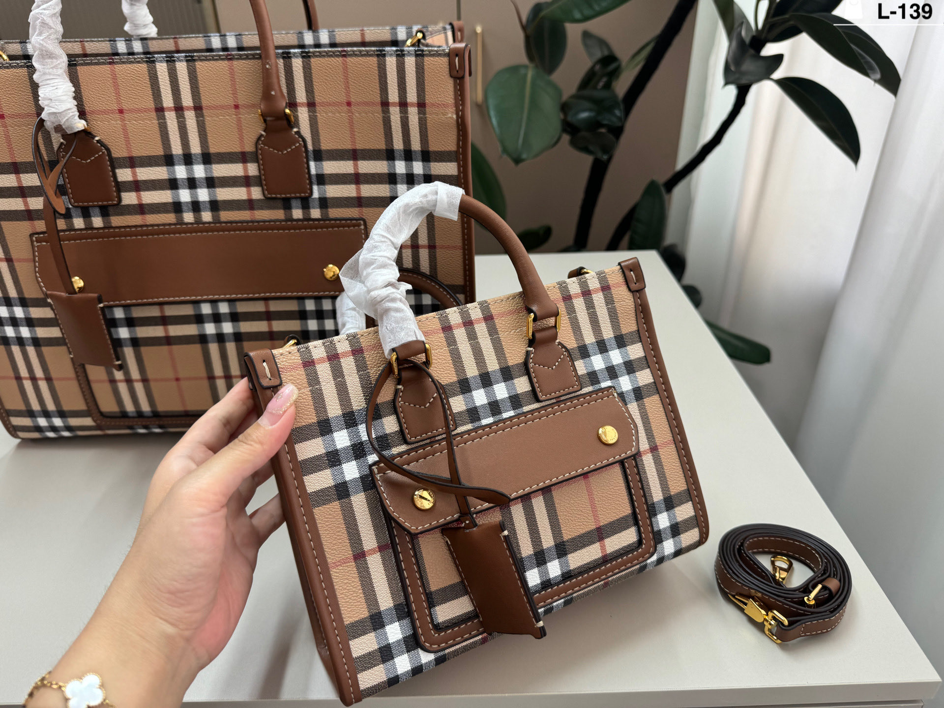 Burberry small everyday