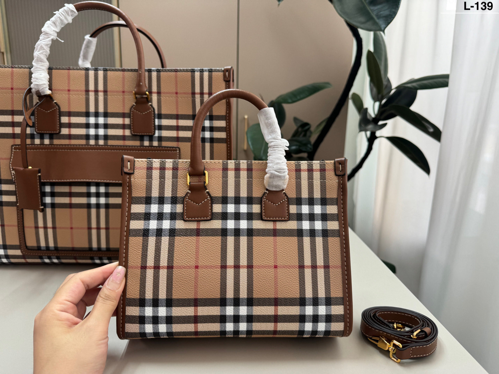 Burberry small everyday