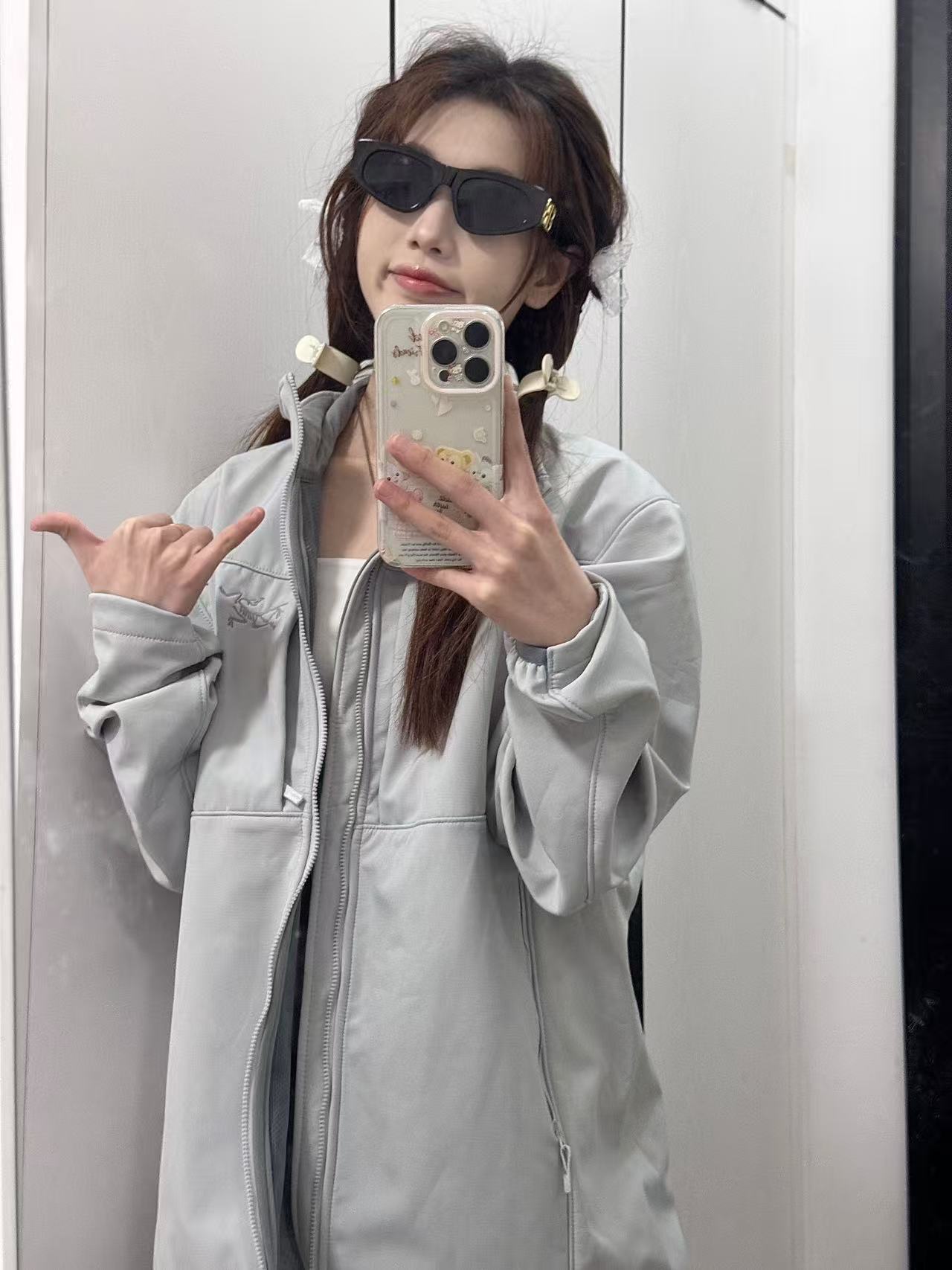 P335



 立领伽马商鸟夹克工厂直批隐秘灰

Gamma jacket始祖鸟伽马夹克外套——别名商务鸟
全网独家首发

ARC TERYX始祖鸟GAMMA系列Mx软壳单层冲锋衣❗️3色现货供应 全年售后
原厂材料. 面料同步原厂
温馨提示❗️（只做高端产品）

颜色：黑色，隐秘灰，冷灰
Size：S Ｍ L XL XXL  3XL