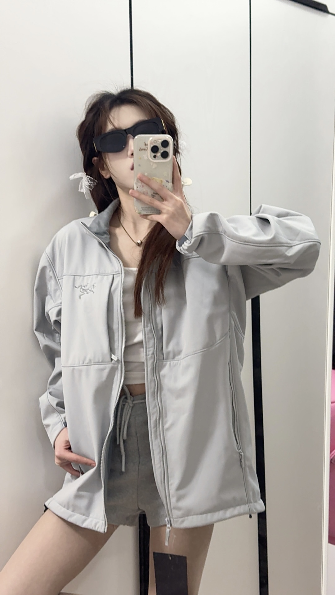 P335



 立领伽马商鸟夹克工厂直批隐秘灰

Gamma jacket始祖鸟伽马夹克外套——别名商务鸟
全网独家首发

ARC TERYX始祖鸟GAMMA系列Mx软壳单层冲锋衣❗️3色现货供应 全年售后
原厂材料. 面料同步原厂
温馨提示❗️（只做高端产品）

颜色：黑色，隐秘灰，冷灰
Size：S Ｍ L XL XXL  3XL