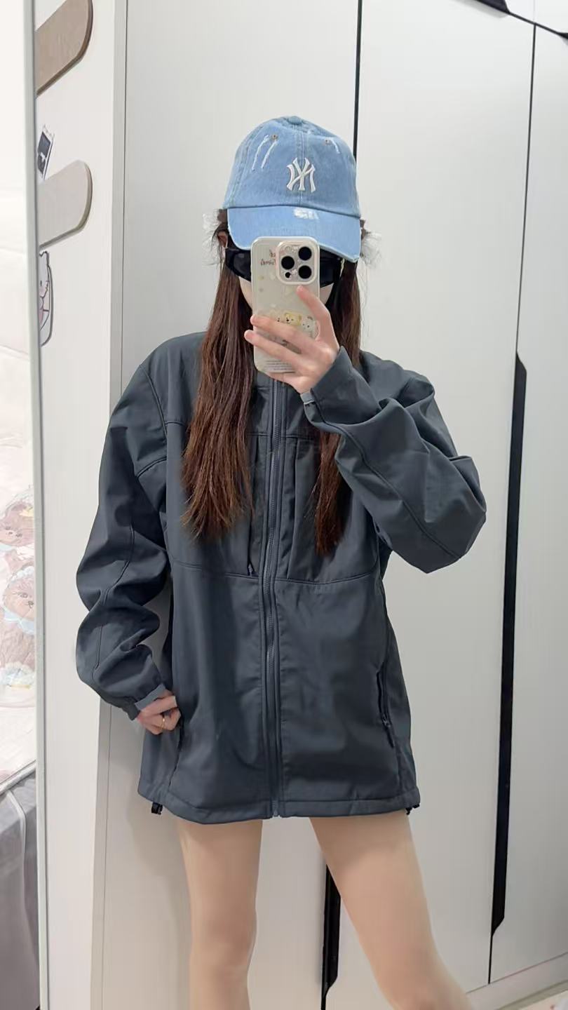 P335



 立领伽马商鸟夹克工厂直批冷灰

Gamma jacket始祖鸟伽马夹克外套——别名商务鸟
全网独家首发

ARC TERYX始祖鸟GAMMA系列Mx软壳单层冲锋衣❗️3色现货供应 全年售后
原厂材料. 面料同步原厂
温馨提示❗️（只做高端产品）

颜色：黑色，隐秘灰，冷灰
Size：S Ｍ L XL XXL  3XL