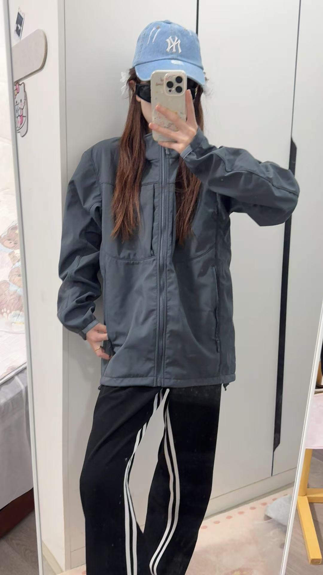 P335



 立领伽马商鸟夹克工厂直批冷灰

Gamma jacket始祖鸟伽马夹克外套——别名商务鸟
全网独家首发

ARC TERYX始祖鸟GAMMA系列Mx软壳单层冲锋衣❗️3色现货供应 全年售后
原厂材料. 面料同步原厂
温馨提示❗️（只做高端产品）

颜色：黑色，隐秘灰，冷灰
Size：S Ｍ L XL XXL  3XL