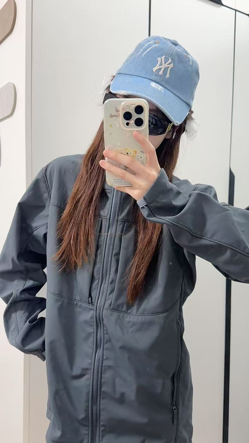 P335



 立领伽马商鸟夹克工厂直批冷灰

Gamma jacket始祖鸟伽马夹克外套——别名商务鸟
全网独家首发

ARC TERYX始祖鸟GAMMA系列Mx软壳单层冲锋衣❗️3色现货供应 全年售后
原厂材料. 面料同步原厂
温馨提示❗️（只做高端产品）

颜色：黑色，隐秘灰，冷灰
Size：S Ｍ L XL XXL  3XL