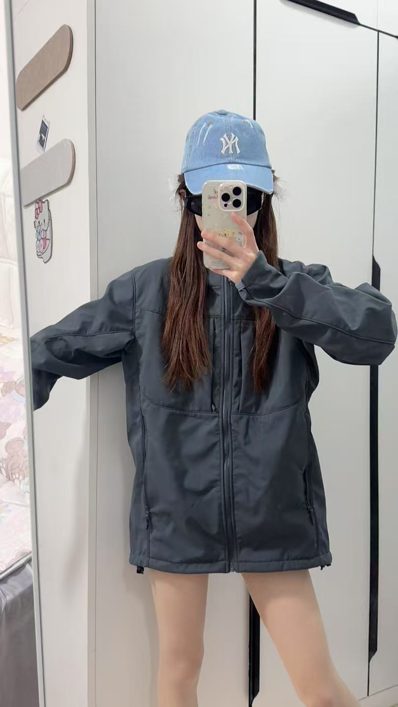 P335



 立领伽马商鸟夹克工厂直批冷灰

Gamma jacket始祖鸟伽马夹克外套——别名商务鸟
全网独家首发

ARC TERYX始祖鸟GAMMA系列Mx软壳单层冲锋衣❗️3色现货供应 全年售后
原厂材料. 面料同步原厂
温馨提示❗️（只做高端产品）

颜色：黑色，隐秘灰，冷灰
Size：S Ｍ L XL XXL  3XL