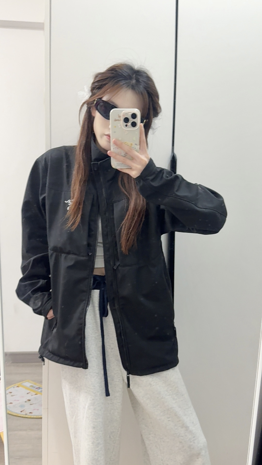 P335



立领伽马商鸟夹克工厂直批黑色

Gamma jacket始祖鸟伽马夹克外套——别名商务鸟
全网独家首发

ARC TERYX始祖鸟GAMMA系列Mx软壳单层冲锋衣❗️3色现货供应 全年售后
原厂材料. 面料同步原厂
温馨提示❗️（只做高端产品）

颜色：黑色，隐秘灰，冷灰
Size：S Ｍ L XL XXL  3XL