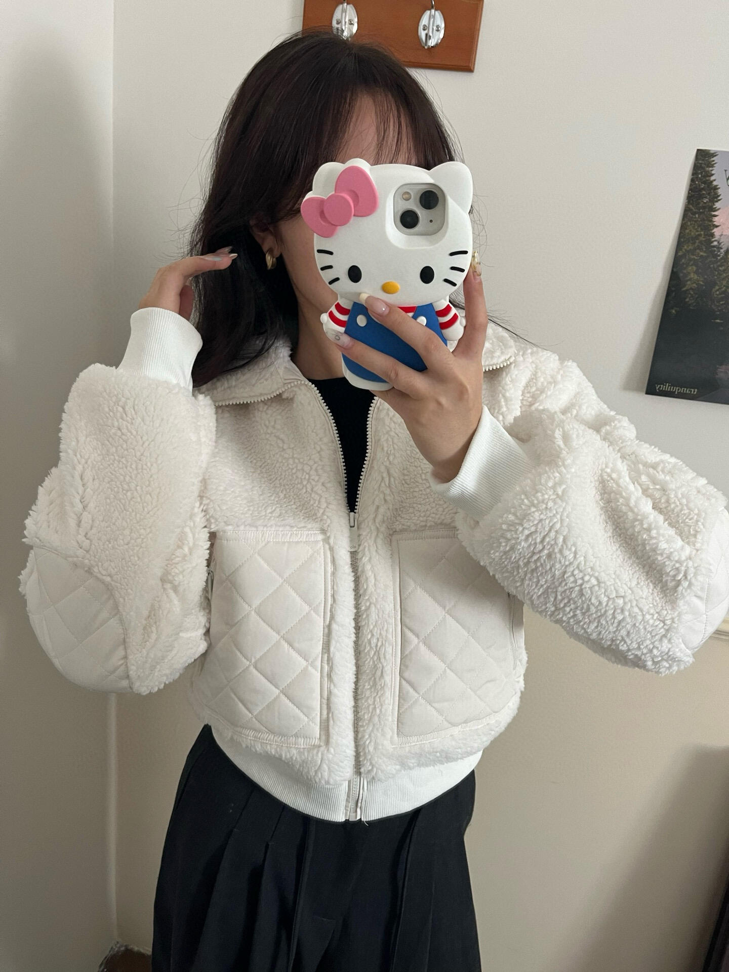 P360
ALO羊羔绒羽绒服
ALO YOGA 羊羔绒外套夹克羽绒服 SHERPA EDGE BOMBER系列纯色立领拉链休闲无帽绒感外套 女款
Alo yoga jisoo金智秀同款羊羔绒立领拉链修身短款女士夹克外套
Alo SHERPA EDGE BOMBER大口袋羊羔绒柔软蓬松 触感舒适 可搭配牛仔裤👖 瑜伽裤 工装裤以及裙装都可以❤️ 各个部位的面料都是通过多次对比严选出来的 精湛的工艺设计超级拉身材比例
象牙白温柔干净 暖乎乎的 舒适又白搭
黑色也超显帅气🌸
颜色:黑色 象牙白
Size:XS- L