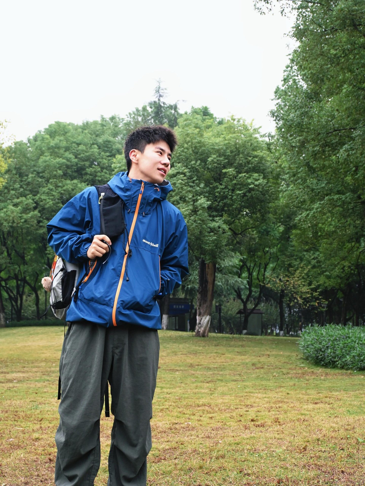 正 💰级 蒙特贝尔雨舞者冲锋衣 MONTBELL |蒙特贝尓 雨舞者 Gore-tex 户外防水防风透气防雨冲锋衣 MONTBELL 雨舞者 山系户外轻量防水防风透气连帽长袖宽松登山露营夹克外套 产品配色:荧光黄、黑色、水手蓝、石坂绿、粉色 编码:000400E