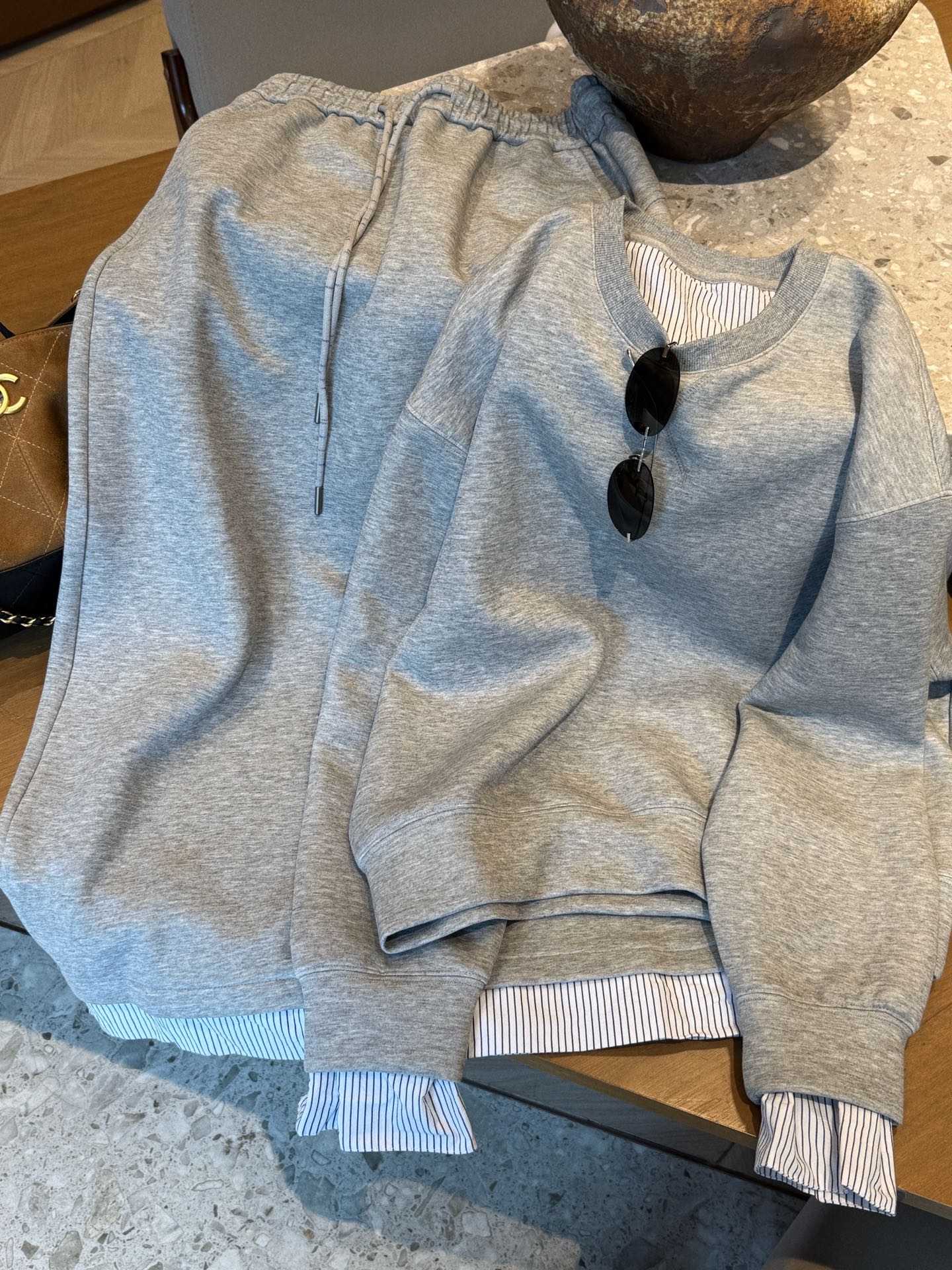 Elegant Women's Two-Piece Set - Comfortable and Flattering Design 2 i1756192679600 9799 0 5