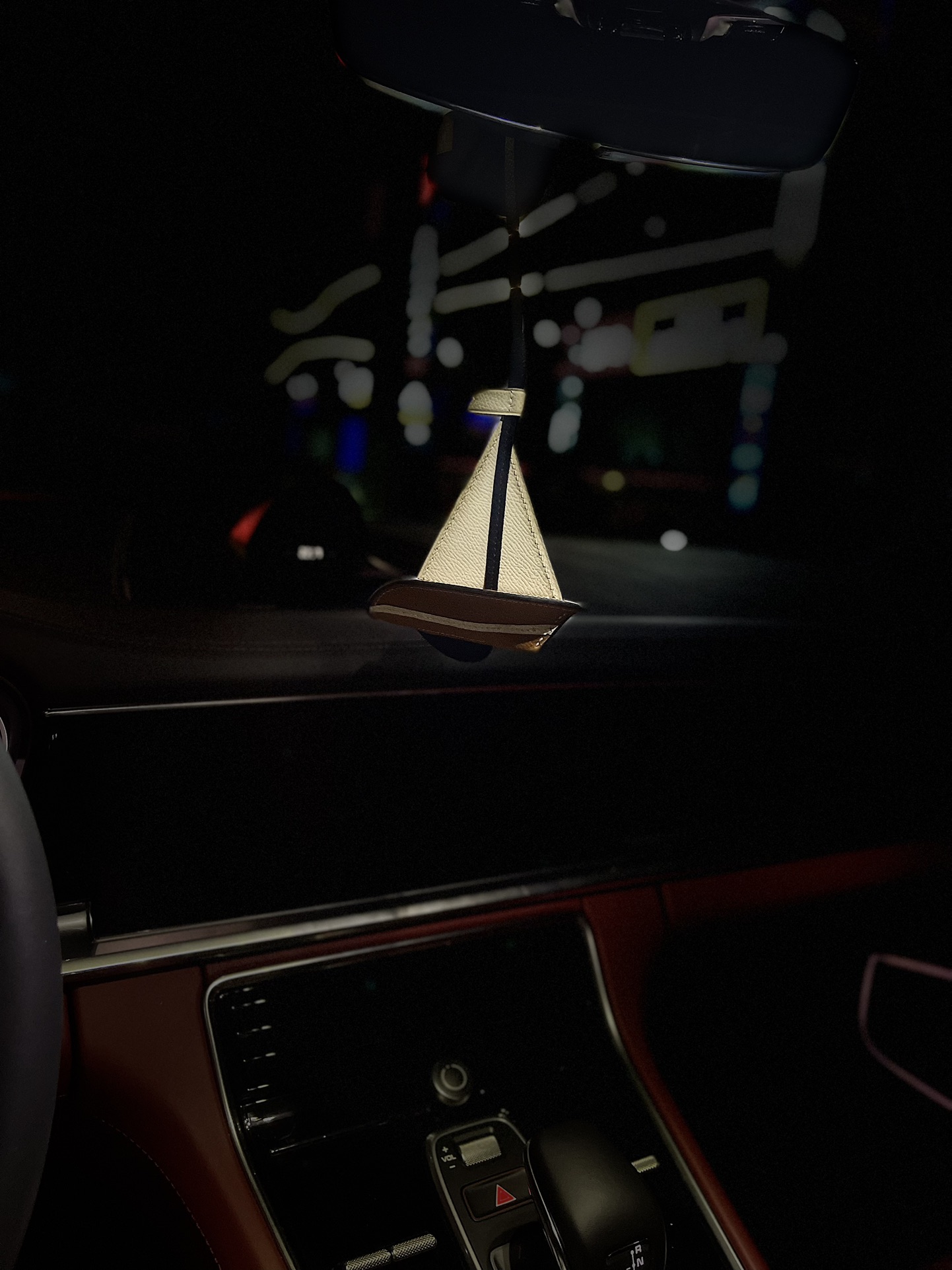 Hermès 2024 new sailing boat ornaments, "Smooth sailing" is so meaningful to hang on your car