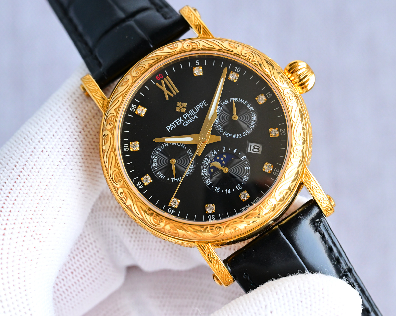 NO:157504,Produced by TW, White Gold TW Factory Patek Philippe R73 Complex Function Series - Pure Handmade - Carved Watch - Stunning, 42mm diameter is suitable for the public men's handsets, very business and casual. The whole watch case is hand-carved with patterns, with strong visual impact, unforgettable and beautiful material feel. 1. Matched with imported multi-function movement [non-market ordinary domestic movement] (zero rework) function (24 hours, week/star/month) This watch has a power reserve of 38-48 hours. 2. Imported 316L stainless steel, using vacuum plating in 18k quality furnace!  3 Paired with exclusive custom square scale cowhide strap 4 wear-resistant scratch-resistant sapphire glass mirror!  530 meters of living waterproof level. Patek Philippe is simple but not simple!  The quality of real-life shooting is consistent!  The best luxury recommendation for gifts, please identify TW exclusive quality, patek philippe, cowhide19860909TW 出品 白 金 TW Factory 百达翡丽 Patek Philippe R73 复杂功能系列-纯手工-雕花腕表-惊艳登场,42毫米的表径适配大众男性手寸,非常商务可亦休闲.整表表壳手工雕刻花纹,视觉冲击力强,令人过目不忘,实物质感更加优美.  1搭配进口 多功能机芯【非市场普通国产机芯】（零返修）功能（24小时,星期/星辰/月份）此腕表拥有38-48小时动力储备. 2进口316L精钢,采用18k品质炉内真空电镀！ 3搭配独家定制方形鳞纹牛皮表带 4耐磨防刮蓝宝石玻璃镜面！ 530米生活防水等级. 百达翡丽（Patek Philippe） 简约而不简单！实物拍摄品质如一！送礼最佳奢华推荐请认准TW独家品质,,patek philippe,cowhide,Watch