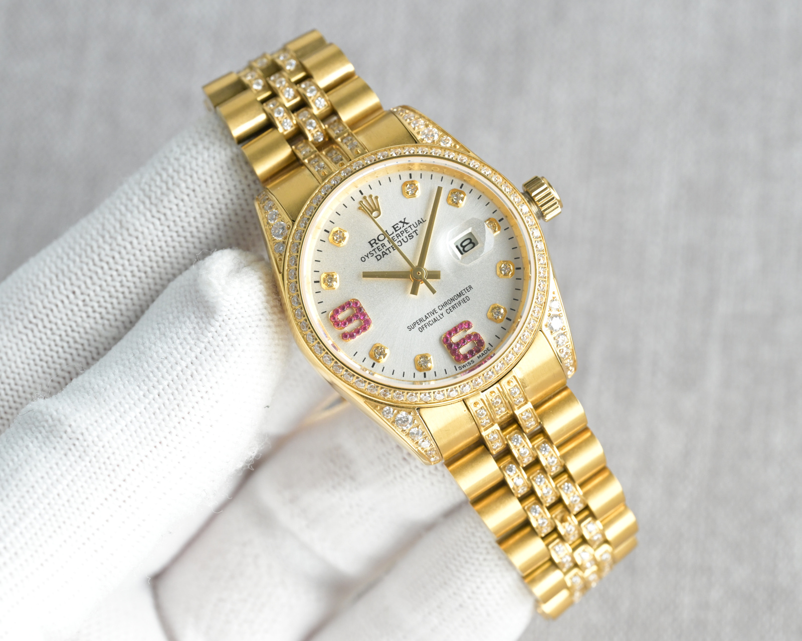 NO:158040,Production of TW White steel belt, gold steel belt TW Factory Rolex 31mm log series RR1 women's watch is elegantly launched ① Women's log model uses 904L stainless steel to forge stainless steel watches, and the case has high corrosion resistance. This super alloy is not only very durable and easy to polish, but its beauty remains unabated even in the most extreme environments. ② Built-in assembly imported automatic machinery. The performance is extremely stable. Its shock resistance and geometric structure allow the movement to maintain regular operation at any position. The 3 mirror is made of scratch-resistant blue crystal, and a small window convex lens is installed at 3 o'clock to facilitate reading the date. The waterproof case provides the best protection for the high-precision movement. The wrist flows, interprets your beauty. It is so simple. Please recognize the best luxury for gifts. Please recognize TW's exclusive quality, rolex19860909TW 出品 白钢带,金钢带 TW Factory 劳力士31mm日志系列 RR1女表优雅上市 ①女装日志型采用904L不锈钢来锻造不锈钢腕表,表壳具备高抗腐蚀性.这种超合金不仅非常耐用且易于磨光,即使在最极端的环境,其美态依然不减 ②内置装配进口自动机械 性能极为稳定,其抗震力、几何结构使机芯在任何位置都可保持规律运行. 3镜面则以抗刮损蓝水晶制造,3点钟位置装有小窗凸透镜,方便读取日期.防水表壳给予高精准机芯最佳防护.腕间流年,诠释你的美 如此简单 送礼最佳奢华推荐请认准TW独家品质,,rolex,Watch