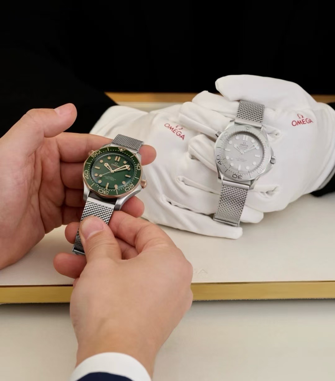 NO:158565,Produced by TW Tape Steel Belt TW Factory The latest Omega Seamaster series Mi Watch is available. Movie 007-No Time to Die>>The same seamaster worn by James Bond in the original mesh belt, developed according to the authentic product. It is made of 316 stainless steel, sapphire mirror, and matched with the original imported 8800 movement. 42mm case!  The best luxury recommendation for gifts, please be sure of TW exclusive quality, omega19860909TW 出品 胶带 钢带 TW Factory 最新欧米茄海马系列米腕表登场 电影007-无暇赴死>>中的詹姆斯.邦德佩戴的海马同款 原版网带,按正品开发.采用316精钢打造,蓝宝石镜面,搭配原装进口8800机芯.42mm表壳！送礼最佳奢华推荐请认准TW独家品质,,omega,Watch