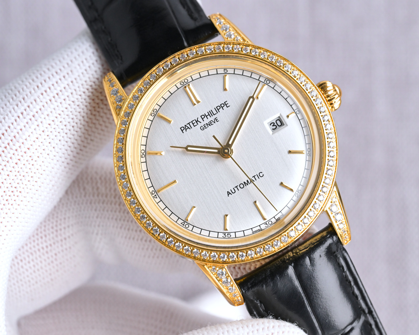 NO:158742,Produced by TW, White Golden Mee TW Factory Patek Philippe-PATEK PHILIPPE-Feng New Style BA1 New Pot Lid, taking up to 8 months!  Ultra-thin men's automatic mechanical watch, using imported original movement, with a vibration frequency of 28,800 times per hour, zero rework quality, diameter 40mm original size, ultra-thin craftsmanship 8mm, and pot cover glass material!  Super waterproof 50 meters!  The same style in the counter, one to one replica!  Take him with him and show his strength and extraordinary spirit!  The best luxury recommendation for dazzling and eternal noble gifts, please be sure of TW exclusive quality, patek philippe19860909TW 出品 白 金玫 TW Factory 百达翡丽-PATEK PHILIPPE-火热新款式BA1 新款锅盖,耗时长达8个月！超薄男士自动机械腕表,采用进口原装机芯,每小时振频28800次,零返修质量,直径40mm原装尺寸,超薄工艺8mm,锅盖玻璃材质！超强防水50米！专柜同款,一比一复刻！带上他锋芒尽显,气派不凡！耀眼光辉,永恒尊贵送礼最佳奢华推荐请认准TW独家品质,,patek philippe,Watch