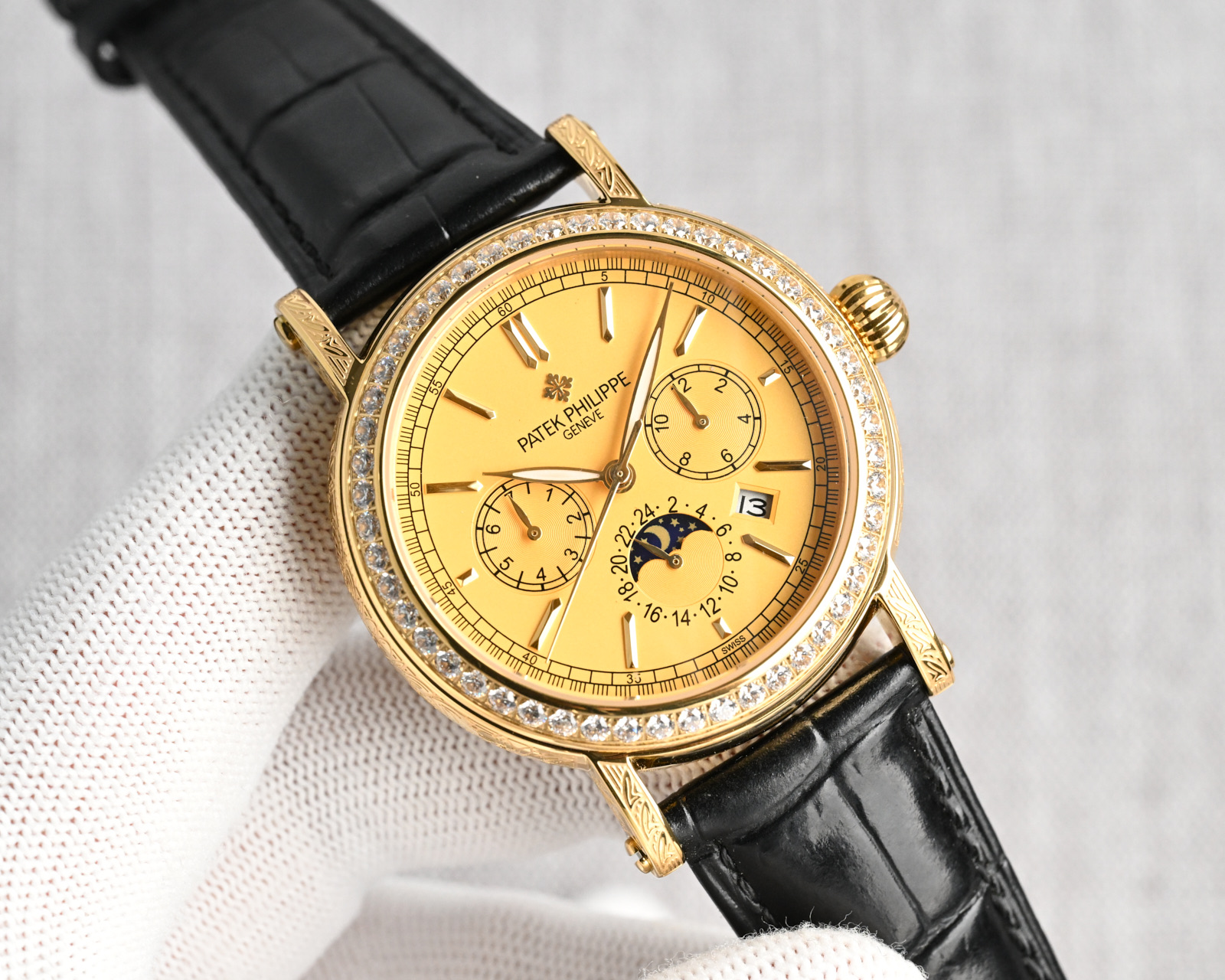 NO:158838,Production of TW White Diamond Rose Gold (Don't Drill the Ring 50) TW Factory Patek Philippe R73 PP Complex function series - pure handmade - carved watch - stunning debut, the 42mm diameter is suitable for the public men's handsets, very business and casual. The whole watch case is hand-carved with patterns, with strong visual impact, unforgettable and more beautiful material feel. 1. It is matched with imported multi-function movement (zero rework) function (24 hours, week/star/month) This watch has a power reserve of 38-48 hours. 2. Imported 316L stainless steel, using vacuum plating in 18k quality furnace!  3 Paired with exclusive custom square scale cowhide strap 4 wear-resistant scratch-resistant sapphire glass mirror!  530 meters of living waterproof level. Patek Philippe is simple but not simple!  The quality of real-life shooting is consistent!  The best luxury recommendation for gifts, please identify TW exclusive quality, patek philippe, cowhide19860909TW 出品 白钻 玫金（不要钻圈50） TW Factory 百达翡丽 Patek Philippe R73 PP 复杂功能系列-纯手工-雕花腕表-惊艳登场,42毫米的表径适配大众男性手寸,非常商务可亦休闲.整表表壳手工雕刻花纹,视觉冲击力强,令人过目不忘,实物质感更加优美.  1搭配进口多功能机芯（零返修）功能（24小时,星期/星辰/月份）此腕表拥有38-48小时动力储备. 2进口316L精钢,采用18k品质炉内真空电镀！ 3搭配独家定制方形鳞纹牛皮表带 4耐磨防刮蓝宝石玻璃镜面！ 530米生活防水等级. 百达翡丽（Patek Philippe） 简约而不简单！实物拍摄品质如一！送礼最佳奢华推荐请认准TW独家品质,,patek philippe,cowhide,Watch