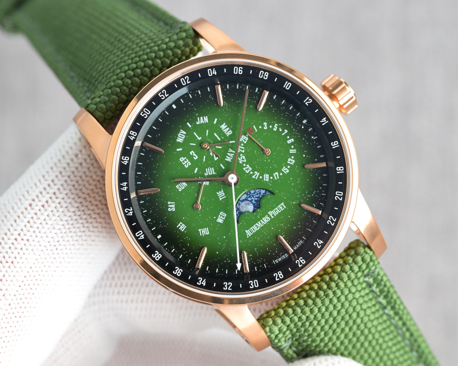 NO:389599,Produced by TW, White Gold TW Factory AP Audemars Piguet CODE11.59 series 26394 men's watch AU1 perfect and personalized experience!  1 diameter 41MM!  The surface glass is made of crystal sapphire glass. 2 is equipped with a custom version of Caliber5134 movement. 3 calendar, week, month, moon and other functions are true. The strap is made of imported Italian calfskin and canvas belts to choose from!  The case of 316L stainless steel is made of CNC, and the entire case is highly accurate, and the density is consistent with the original!  4 The overall literals are perfectly presented in the original color!  5-shell cover three-piece set of ring-parting mouth, shell, bottom cover, overall angle perfectly reflects the brushing process, the fusion of quality and beauty is the best luxury recommendation for gifts, please identify TW exclusive quality, audemars, cowhide19860909TW 出品 白 金 TW Factory AP爱彼CODE11.59系列26394男士腕表AU1 完美与个性的体验！ 1直径41MM！表面玻璃采用水晶蓝宝石玻璃. 2搭载定制版Caliber5134机芯 3日历,星期,月份,月相等一切功能均为真功能可正常使用.表带采用进口意大利小牛皮以及帆布皮带可选！ 3表壳采用316L精钢材质,整壳CNC高精准处理,密度与原装吻合！ 4字面整体按照原装颜色完美呈现！ 5壳套分圈口.壳.底盖三件套,整体角度完美体现拉丝工艺,品质与美的融合送礼最佳奢华推荐请认准TW独家品质,,audemars,cowhide,Watch