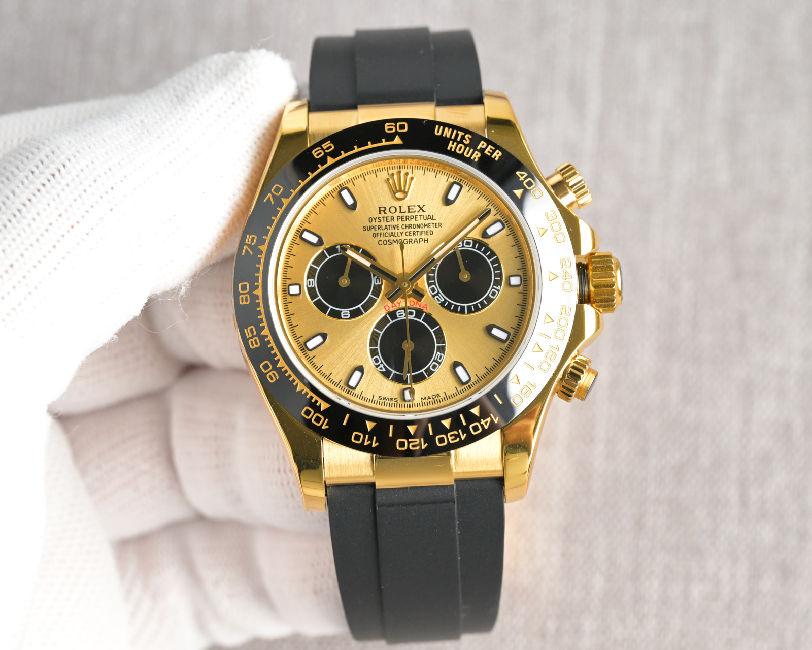 NO:391653,18K gold packaging produced 18K gold packaging factory supply in stock ROLEX-Rolex RW1 Ditona series GTC China National Inspection and Inspection Certificate, available for online checking!  When adjusting in one gear, the original mold is opened with a dial size of 40mm. The thickness is closest to the original on the market. The solid outer ring continuous metering speed scale (using real ceramic technology, it will not be scraped, never faded, and the texture is the same as the original). The font and the disc logo adopt a superimposed printing process, and there will be a slight bulge when viewed from the side. The background color pattern of the disc has been filtered and corrected countless times to ensure that it is 100% consistent with the original. The Rolex metal LOGO on it is opened separately, whether it is three-dimensional or round, can be PK original. Easy to read Chroma light luminous display is equipped with long-term luminous substance. The mirror flat sapphire crystal glass is anti-scratch, and the effect is never ghosted, which is consistent with the authentic. The six-character authentic product is consistent with the anti-counterfeiting small crown (note the details) The buckle is made of imported stainless steel 1:1 loose pieces. The inside of the lasagna  Corrosion Rolex steel stamps External authentic buckle safety rings, perfect in every detail!  The best luxury recommendation for gifts, please be sure of 18K gold bag exclusive quality, Rolex1986090918K 包金 出品  18K 包金 Factory 现货供应 ROLEX-劳力士 RW1 迪通拿系列 GTC中国国检检测证书,联网可查！一档调时 表壳原版开模,表盘尺寸40mm.厚度目前市面上最接近原装的 陶质实心外圈连计速刻度（采用真陶瓷工艺 刮不花 永不退色 质感和正品一致）功能盘字体和盘面logo采用叠加印刷工艺,从侧面观察会有微微隆起之感.盘面的底色纹路经过无数次过滤改正,确保百分百吻合与原装.其上的劳力士金属LOGO单独开模,无论是立体感还是圆润度均可PK原装 易读Chroma light夜光显示 配长效夜光物质.表镜平形蓝宝石水晶玻璃 抗刮损,效果绝不重影,吻合正品.六字位正品一致的有防伪的小皇冠（注意细节）表扣采用进口精钢1:1散件打磨而成 拉沙内侧 腐蚀劳力士钢印 外置正品一模一样的表扣保险环,完美在每一个细节！ 送礼最佳奢华推荐请认准18K 包金独家品质,,rolex,Watch