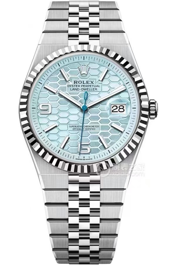 NO:391731,Rolex new model hot model recommendation Land-Dweller 40mm top quality shipping real shot KX7 Rolex's new Land-Dweller was launched in 2019 and adopts an integrated bracelet design. This design is inspired by the Oysterquartz Datejust watch in 1969 and the diary watch launched in 1974. The case and bracelet present seamless smooth lines. The dial design is inspired by nature, with a classic layout with a honeycomb texture, a diameter of 40mm, and a white and ice-blue dial. The ultra-thin case makes it look particularly thin in Rolex's sports watches. Equipped with an imported exclusive custom A-version 2813 fully automatic winding mechanical movement, precise and stable when walking, with zero rework!  Scratch-resistant wear-resistant sapphire mirror, 904 stainless steel case and strap fine grinding and brushing polishing to create the best luxury recommendation for gifts, please be sure of exclusive quality, Rolex19860909劳力士 新款 爆款推荐 陆使型 40mm 顶级品质 出货实拍KX7 劳力士全新 Land-Dweller 陆使型于 年推出,采用了一体式表链设计,这种设计灵感源自 1969 年Oysterquartz Datejust 腕表,以及 1974 年面世的日志型腕表,表壳与表链之间呈现出无缝连接的流畅线条. 表盘设计灵感来自大自然,以蜂巢纹理呈现经典布局,直径40mm 毫米的尺寸,白色、冰蓝色表盘.超薄表壳这使得其在劳力士的运动表款中显得尤为纤薄. 搭载进口独家定制甲版2813全自动上链机械机芯,走时精准稳定,零返修！防刮花耐磨蓝宝石镜面,904精钢表壳跟表带精磨拉丝抛光打造送礼最佳奢华推荐请认准独家品质,,rolex,Watch