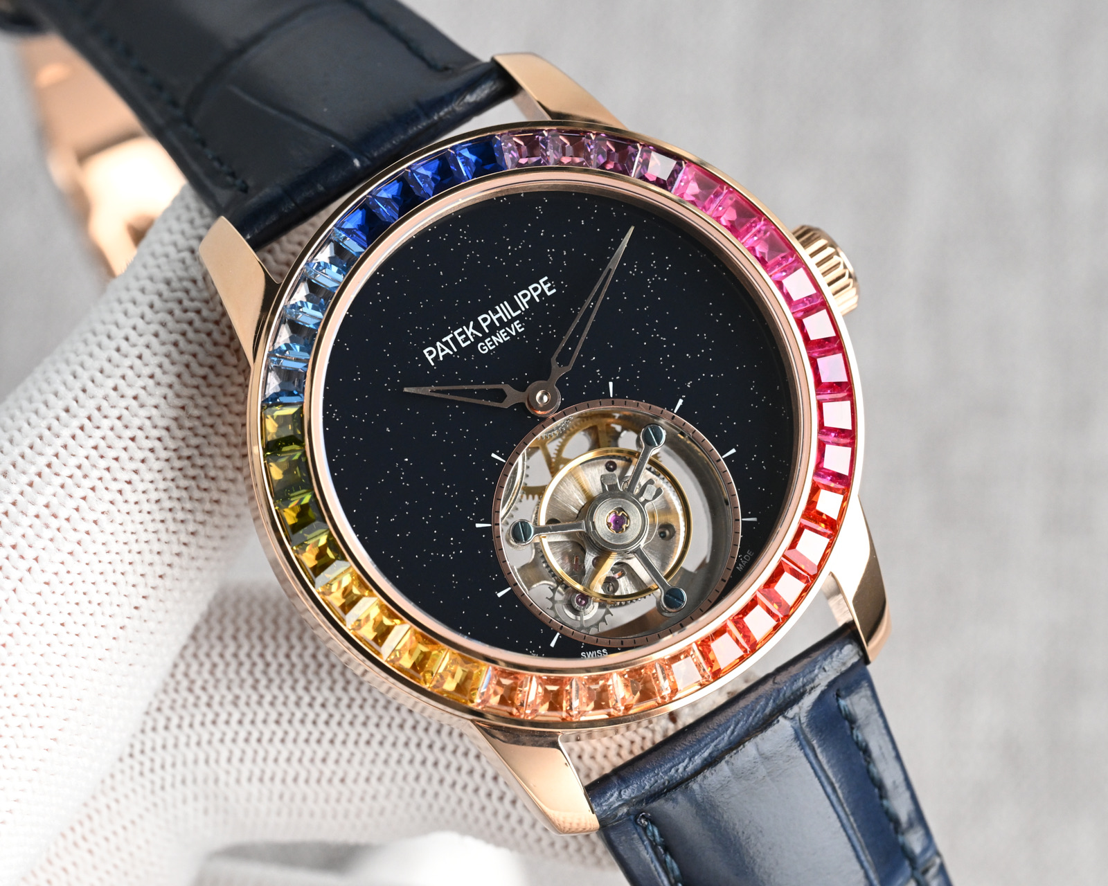 NO:391838,TW Produced by T Diamond TW Factory New Products of Taiwan Factory Watches and Miracles Patek Philippe PP Tourbillon KF1  The entry-level 42MM tourbillon watch was launched. The simple and low-key design and focus on exquisite details make it worthy of taste from every angle. In terms of appearance, this series of iconic designs is the 'Paris stud pattern' of the bezel. It is an inspiration from architecture and imitating the 'diamond tip decoration. Under the hands of the watchmaker, this interlaced grid pattern technique makes the simplicity become body, shiny, and artistic, making people irresistible to resist its low-key and connotation beauty. With the elegant and refined dial design, it has become one of Patek Philippe's most classic styles. Perhaps, in today's era of speed and passion, minimalism carries our ultimate dream. Please refer to the best luxury recommendation for gifts, patek philippe19860909TW 出品 T钻  TW Factory 台湾厂新品 钟表与奇迹 百达翡丽 PP 陀飞轮 KF1 推出了入门款42MM陀飞轮腕表,简约低调的设计、专注精致的细节令它从每个角度都成为值得品味.在外观上,这一系列的标志性设计是表圈的“巴黎饰钉图案”,它是一种灵感来缘于建筑学、仿若“钻石尖端的装饰.在制表大师的妙手之下,这种交错格状饰纹技巧,使简约变成立体、闪亮、颇具艺术感,让人无法抗拒它低调、内涵的美.再配以清雅脱俗表盘设计,成为百达翡丽最经典的风格之一.或许,在如今这个需要速度与激情的时代,简约主义承载着我们的终极梦想.送礼最佳奢华推荐请认准TW独家品质,,patek philippe,Watch