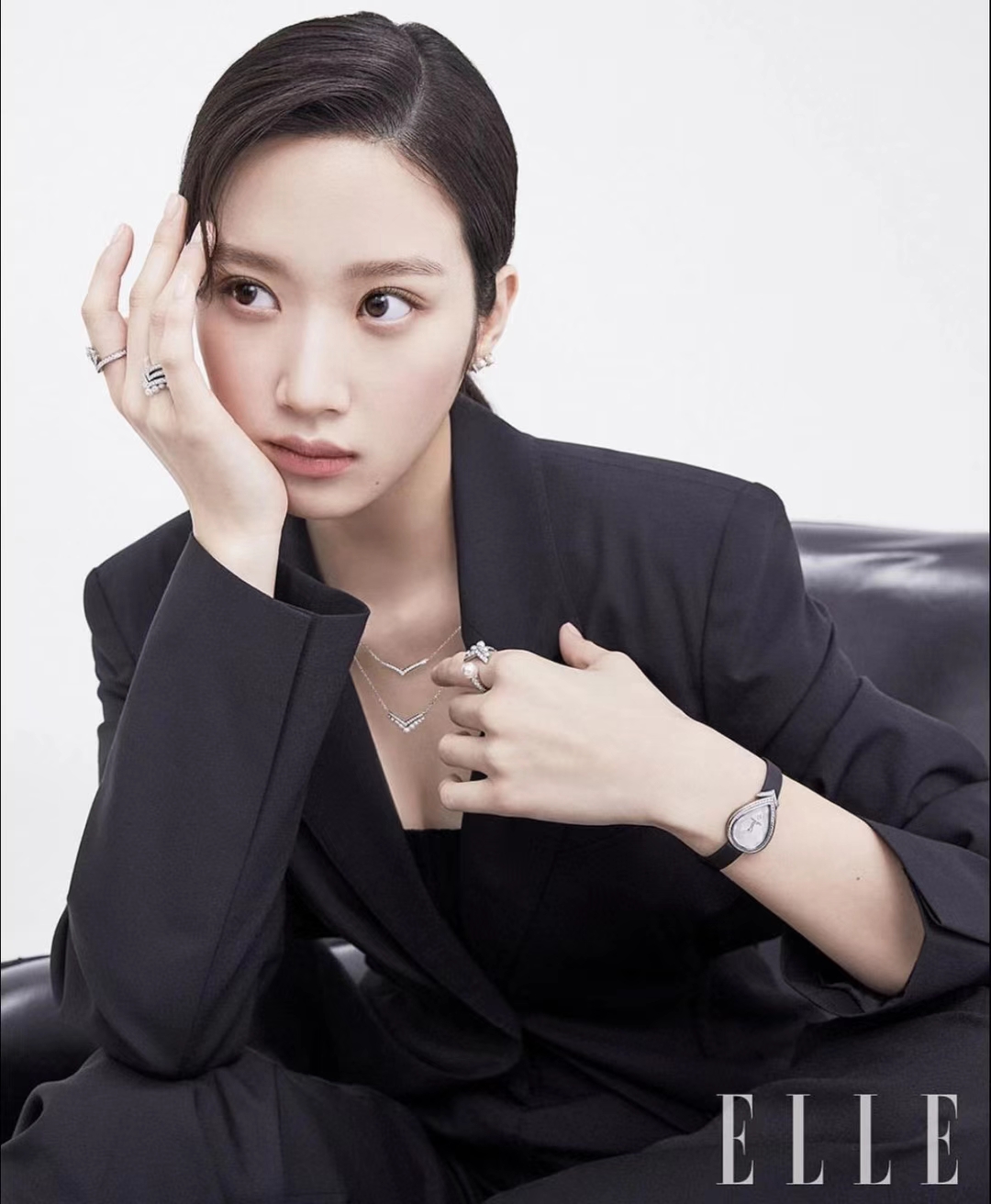 NO:391373,[Chaumet Paris CHAUMET] A watch that makes watches into jewelry, become friends of time, and many celebrities wear. 'Josephine' must-have series for celebrities!  This feminine diamond inlaid is paired with a carved dial, black satin strap, Shin Min-er, Tang Wei, Song Hye Kyo, Ouyang Nana, Gao Yuanyuan, Qin Lan, He Chaolian and other styles.,,chaumet19860909【尚美巴黎·CHAUMET】一款将手表做成珠宝,成为时间的朋友,众多明星都佩戴的手表. 「约瑟芬」名媛必备系列！这款充满女性气质的镶钻,配以雕花表盘,黑色缎面表带,申敏儿,汤唯,宋慧乔,欧阳娜娜,高圆圆,秦岚,何超莲 等佩戴款式.,,chaumet,Watch
