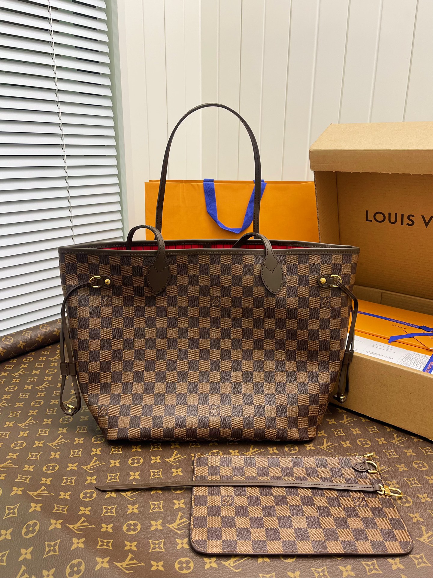 NO:175380,[All steel special grade] Original leather version, hot-selling counter model Neverfull, medium-sized coffee grid Hongli shopping bag N41358, equipped with a full set of counter packaging!  31*28*14cm, LV special version, louis vuitton19860909【全钢特级】 原厂皮版本 专柜热卖款Neverfull 中号咖啡格红里购物袋 N41358,配全套专柜包装！31*28*14cm,LV特级版本,louis vuitton,Bag