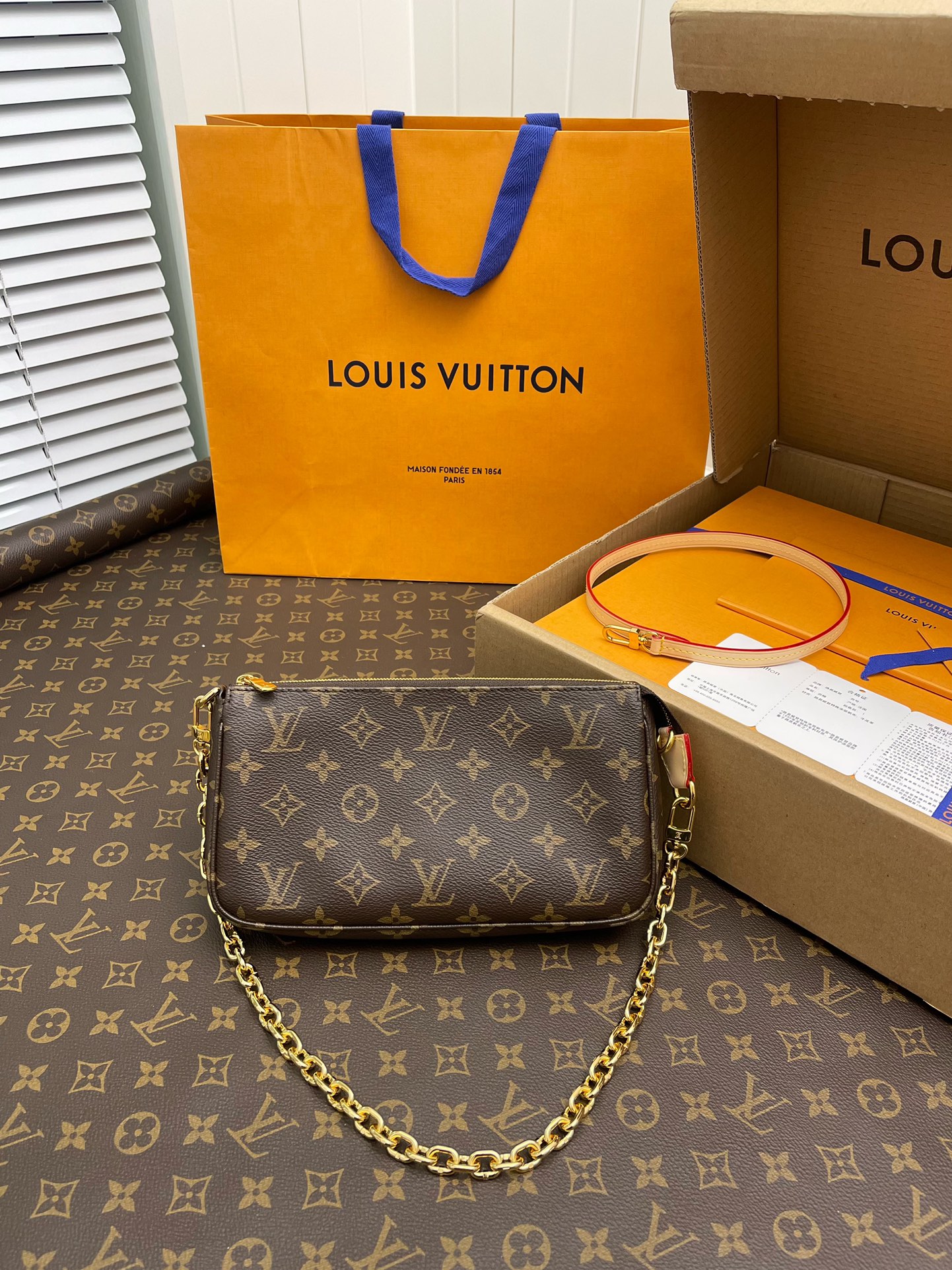 NO:175385,[All steel special grade] Original leather version New Neverfull POCHETTE ACCESSOIRES handbag M82766, complete with a full set of counter packaging!  23.5*13.5*4cm, LV special version, louis vuitton19860909【全钢特级】 原厂皮版本 专柜新款Neverfull POCHETTE ACCESSOIRES 手袋 M82766,配全套专柜包装！23.5*13.5*4cm,LV特级版本,louis vuitton,Bag
