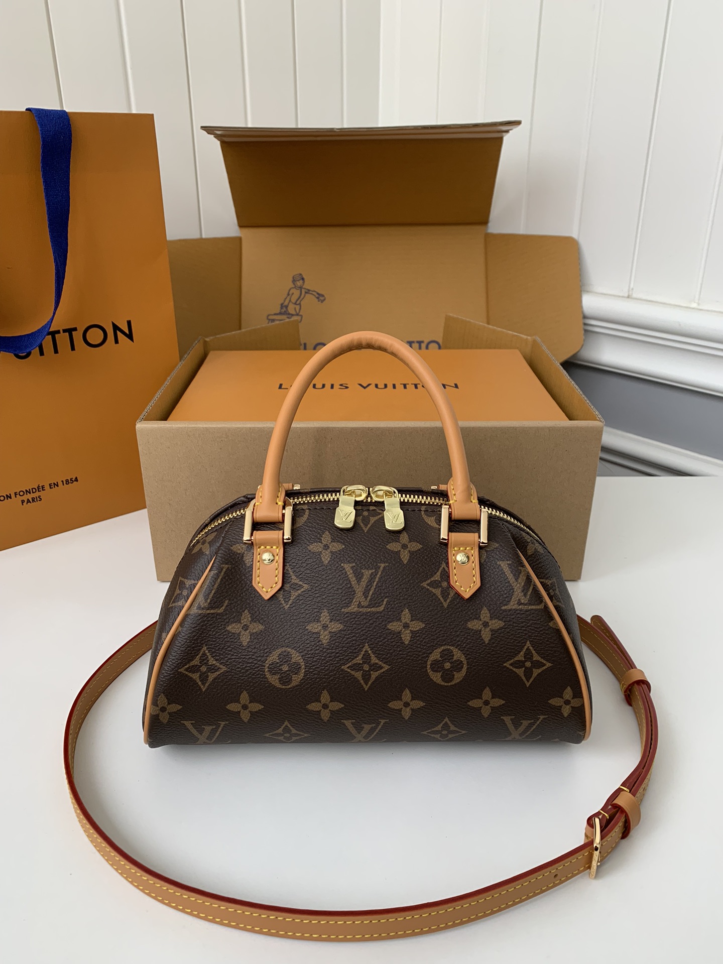 NO:175344,[Excellent original leather version, new counter model Mini presbyterian small ingot handbag M50202, complete package 23*13*14cm, LV special version, louis vuitton19860909【特级 原厂皮版本 专柜新款 Mini老花小元宝手提包 M50202,配全套包装 23*13*14cm,LV特级版本,louis vuitton,Bag