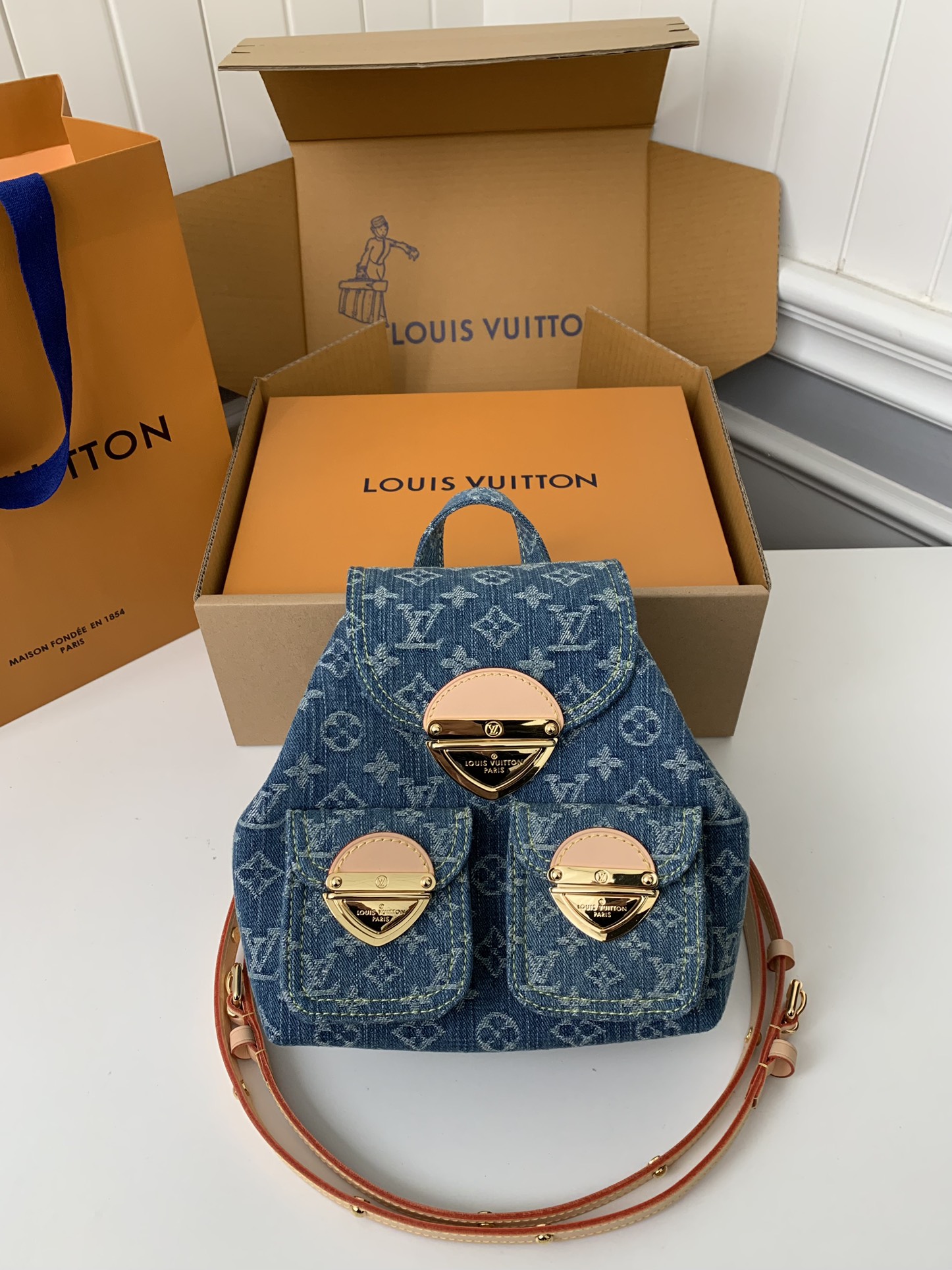 NO:175349,【Excellent】Original leather version, new VENICE denim backpack for the counter season M46836, complete package 24*26*7cm, LV special version, louis vuitton19860909【特级】 原厂皮版本 专柜当季新款VENICE 牛仔双肩包 M46836,配全套包装 24*26*7cm,LV特级版本,louis vuitton,Bag