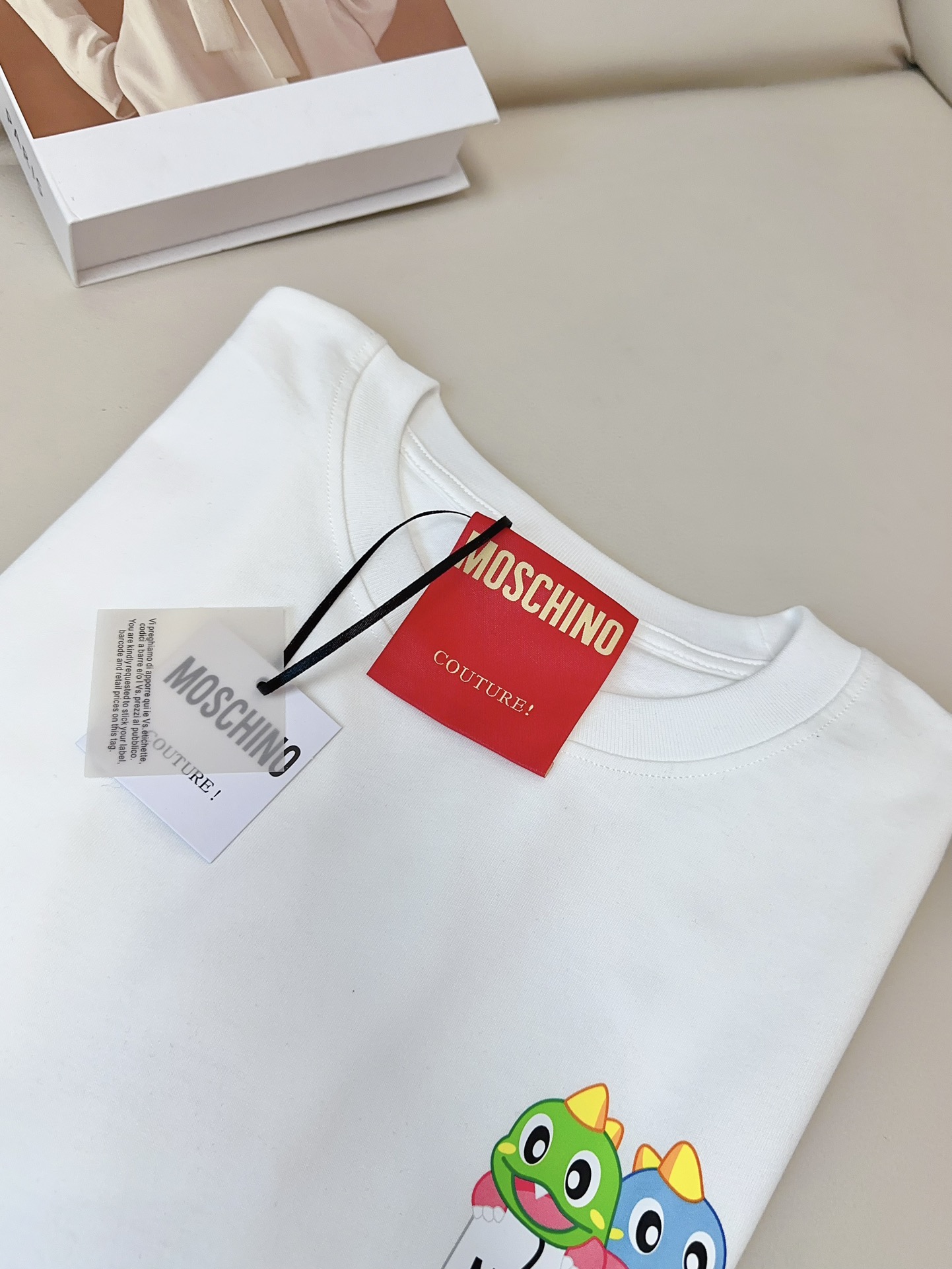 High-end Women’s Clothing with Customized Pure Cotton Fabric and New MOSCH Bag - 图片 6