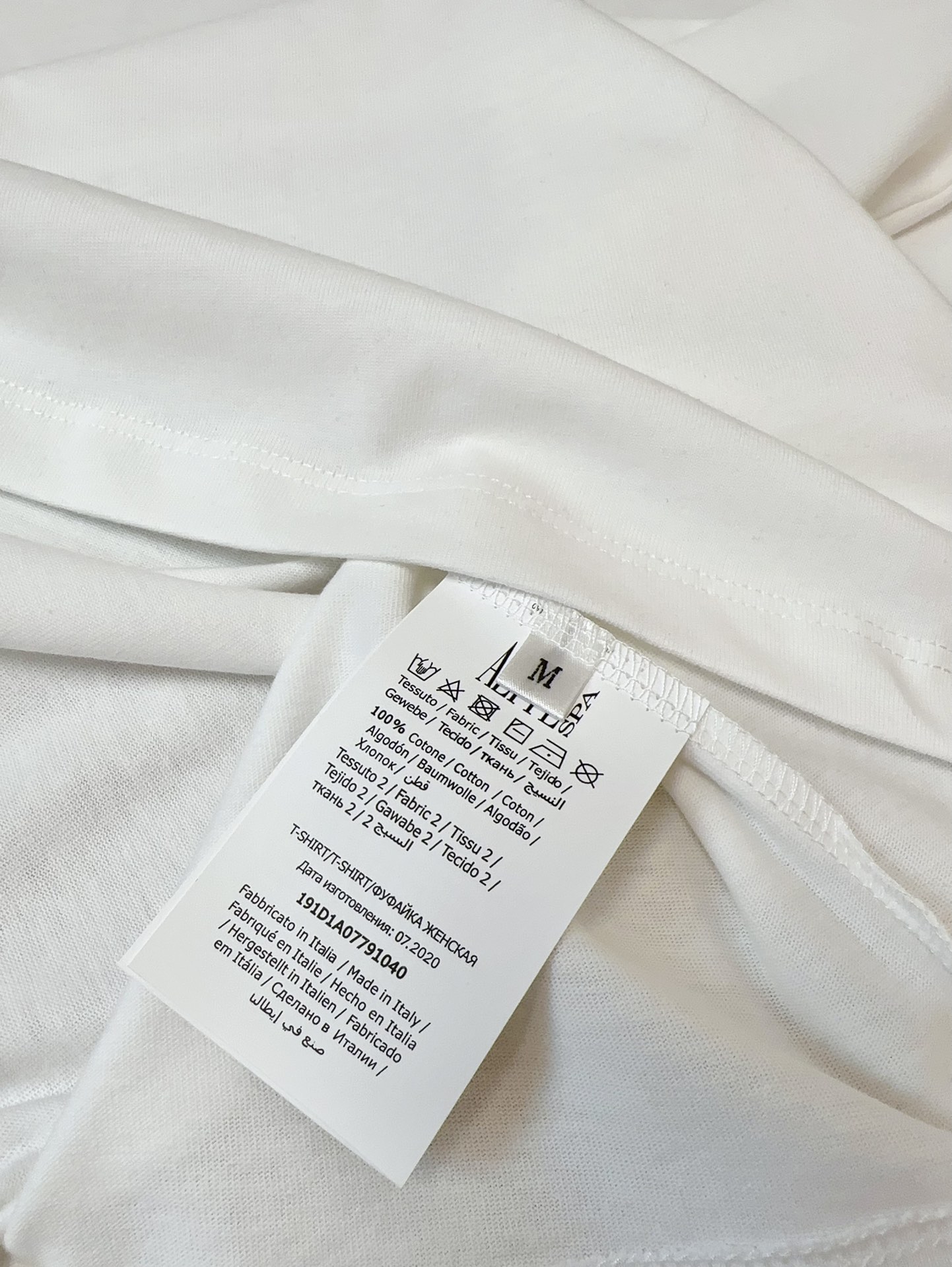 High-end Women’s Clothing with Customized Pure Cotton Fabric and New MOSCH Bag - 图片 8