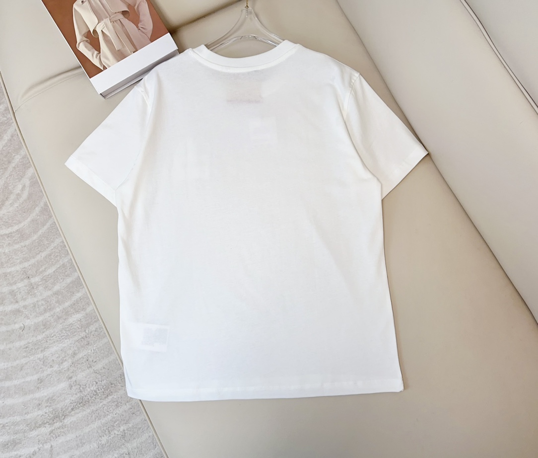 High-end Women’s Clothing with Customized Pure Cotton Fabric and New MOSCH Bag - 图片 2