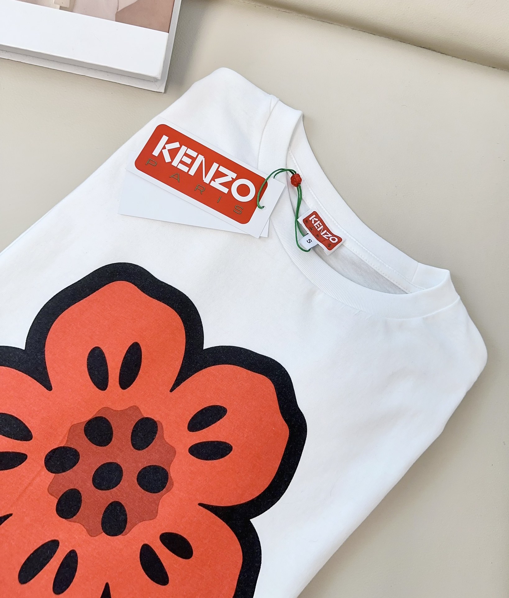 “High-End Women’s Clothes with Ken** Seashells Packaging and Custom Logo T-Shirt in Pure Cotton” - 图片 6