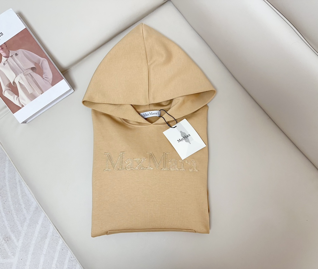 Title: High-Quality Female Suit with Custom Embroidery Logo Set Summary: Premium pure cotton suit with custom embroidery logo set, glitter details, comfortable, skin-friendly, in tan and gray. - 图片 5
