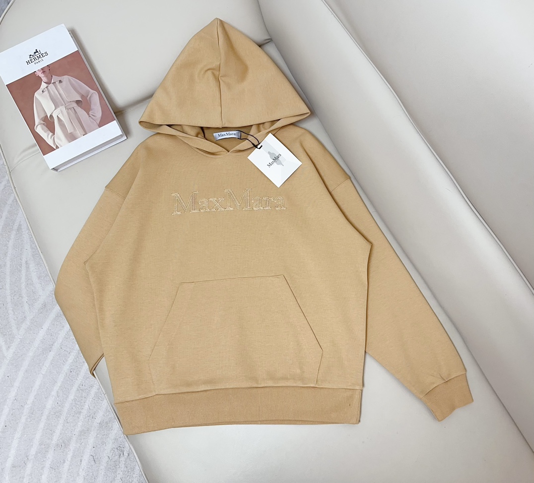 Title: High-Quality Female Suit with Custom Embroidery Logo Set Summary: Premium pure cotton suit with custom embroidery logo set, glitter details, comfortable, skin-friendly, in tan and gray. - 图片 1