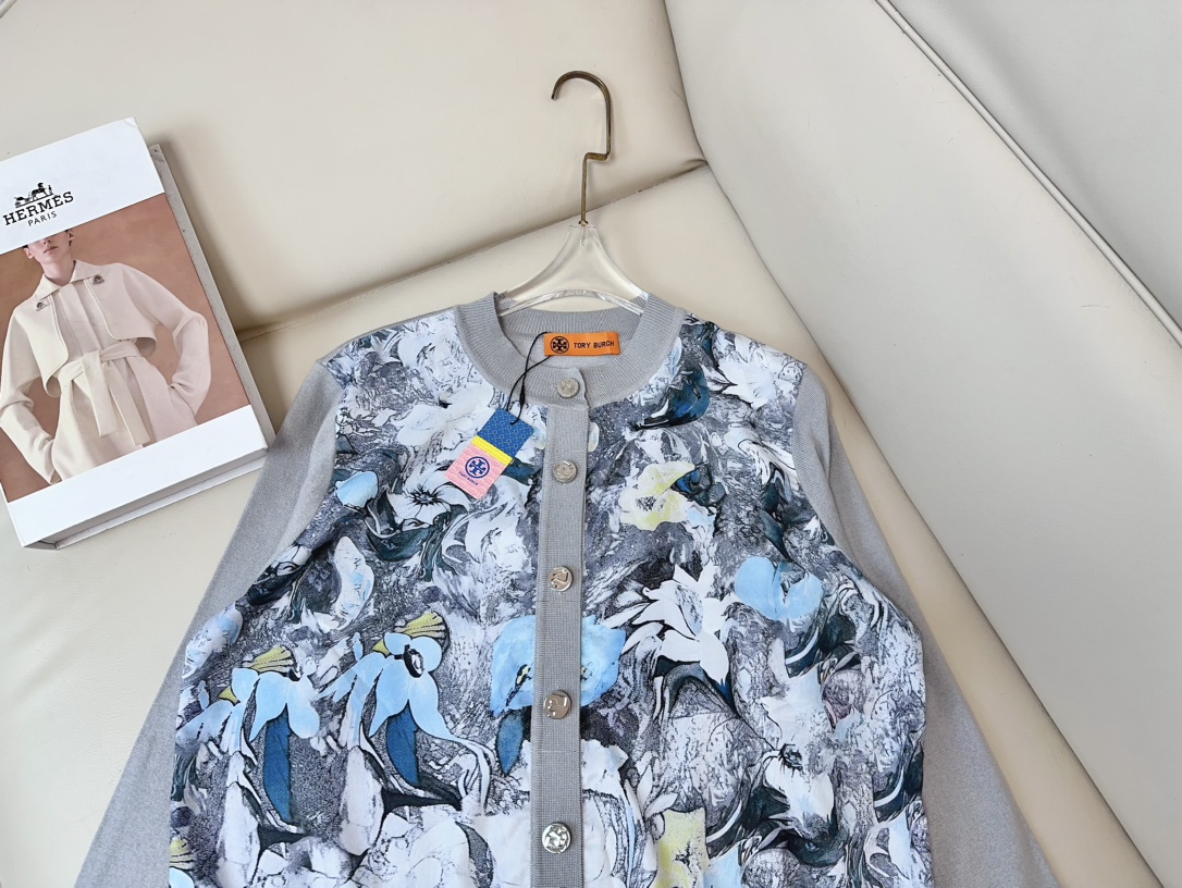High-End Women’s Suit Set with Tory New Flower Design and Wool Coat Quality - 图片 3