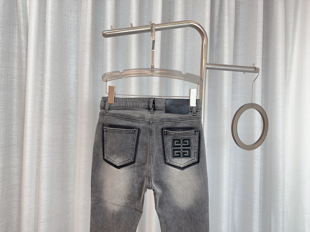 High-Quality Women’s Suit with New GIV* Logo, Stylish Jeans, and Oceanic Fashions - 图片 5